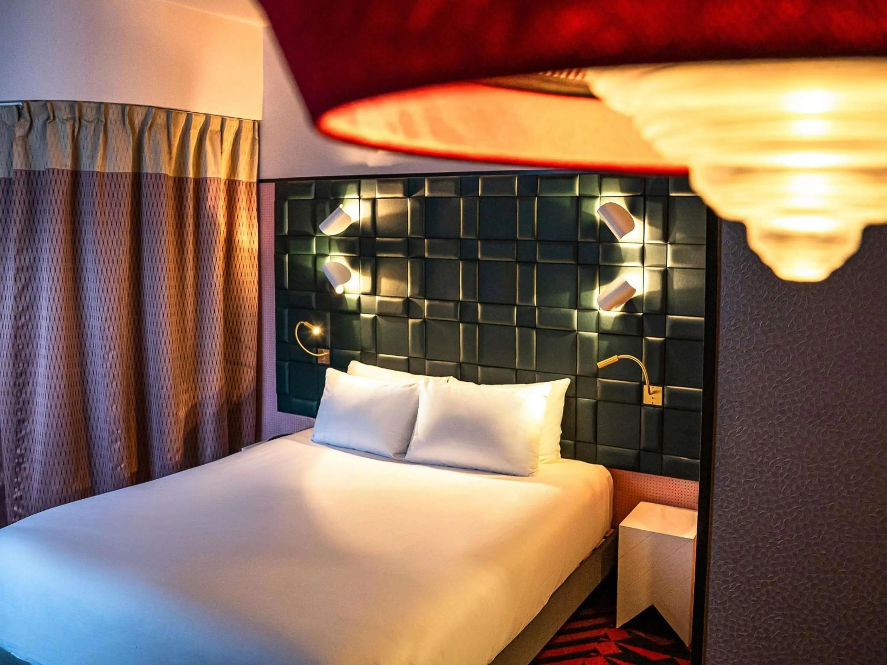 Bedroom, Bed in Hôtel Mercure Bayonne Centre Le Grand Hotel