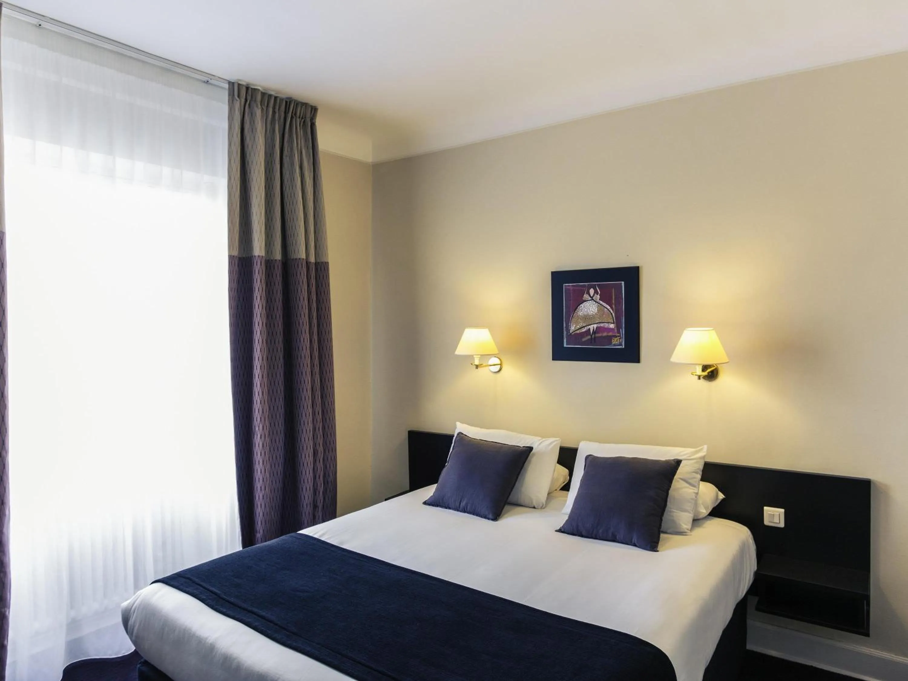 Bedroom, Bed in Hôtel Mercure Bayonne Centre Le Grand Hotel