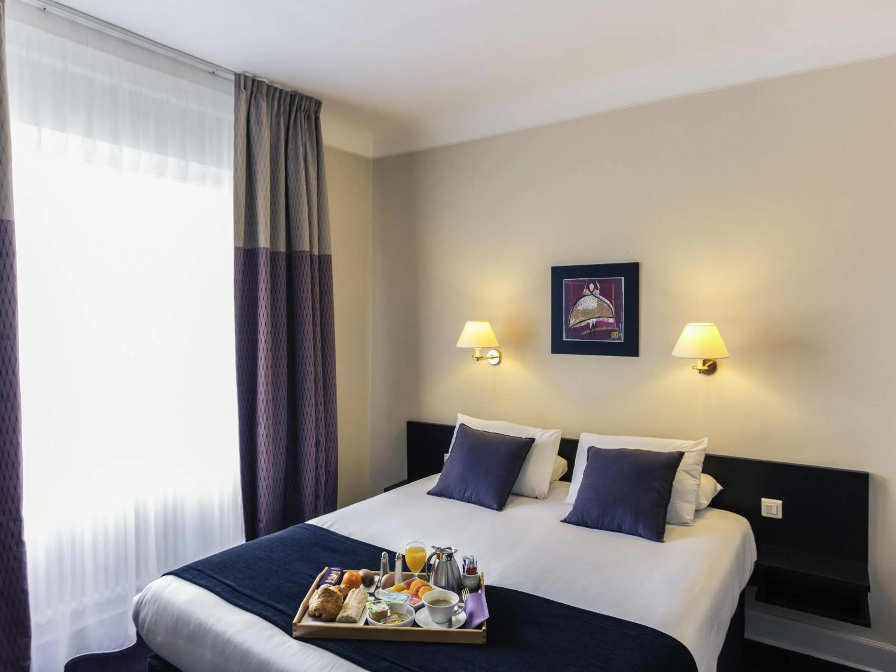 Bedroom, Bed in Hôtel Mercure Bayonne Centre Le Grand Hotel