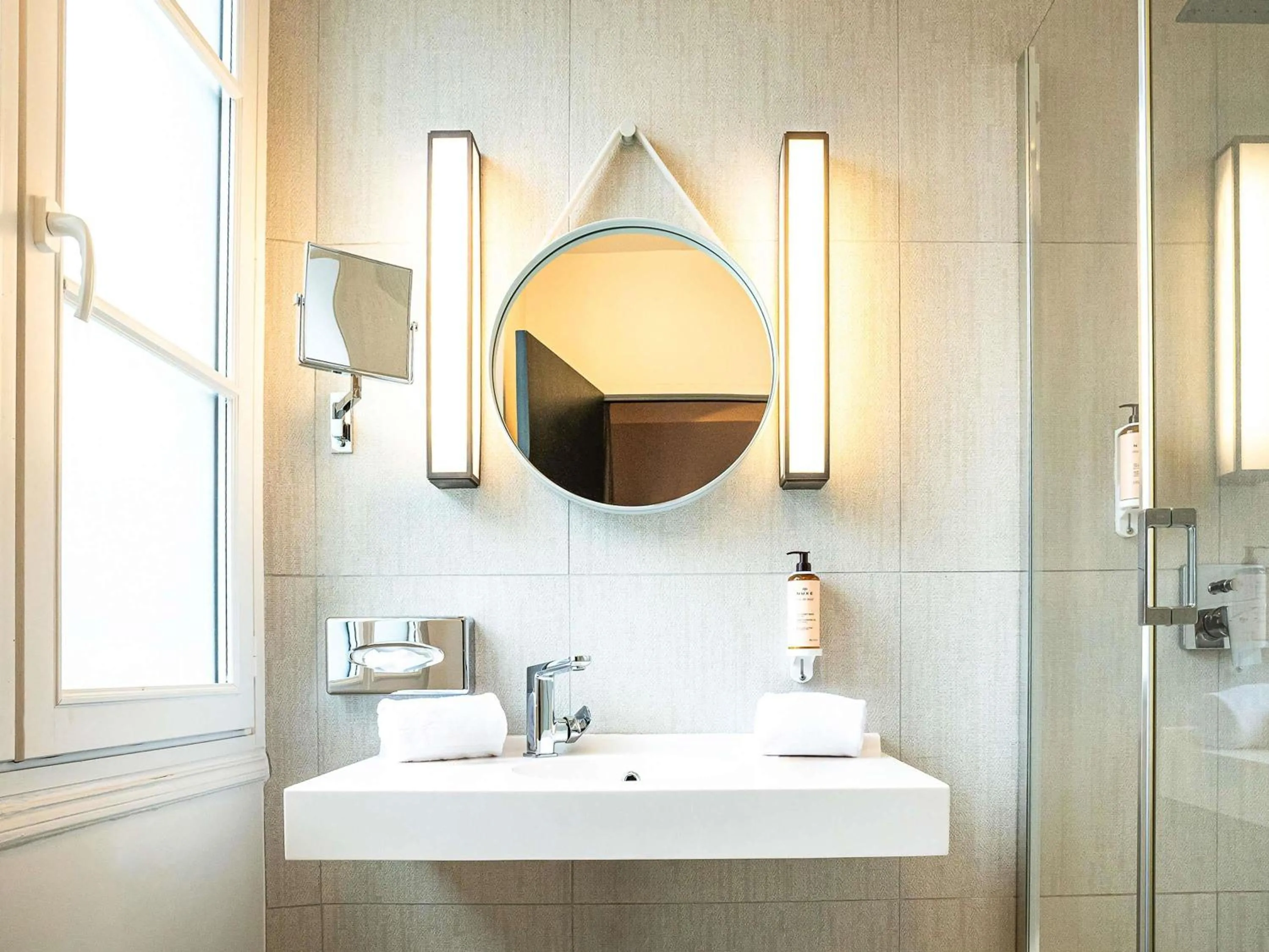 Bedroom in Hôtel Mercure Bayonne Centre Le Grand Hotel