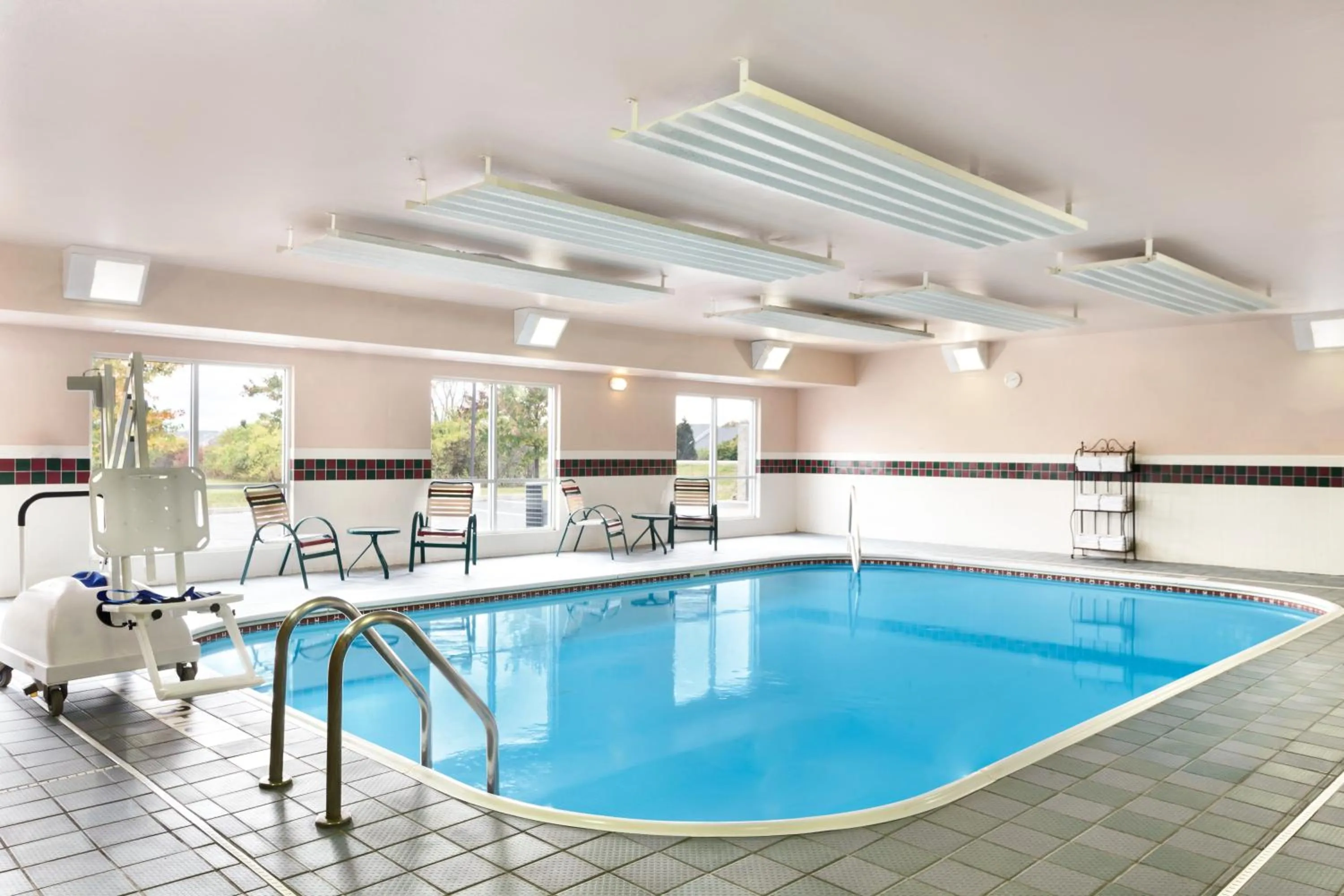Swimming pool in Country Inn & Suites by Radisson, Marion, OH