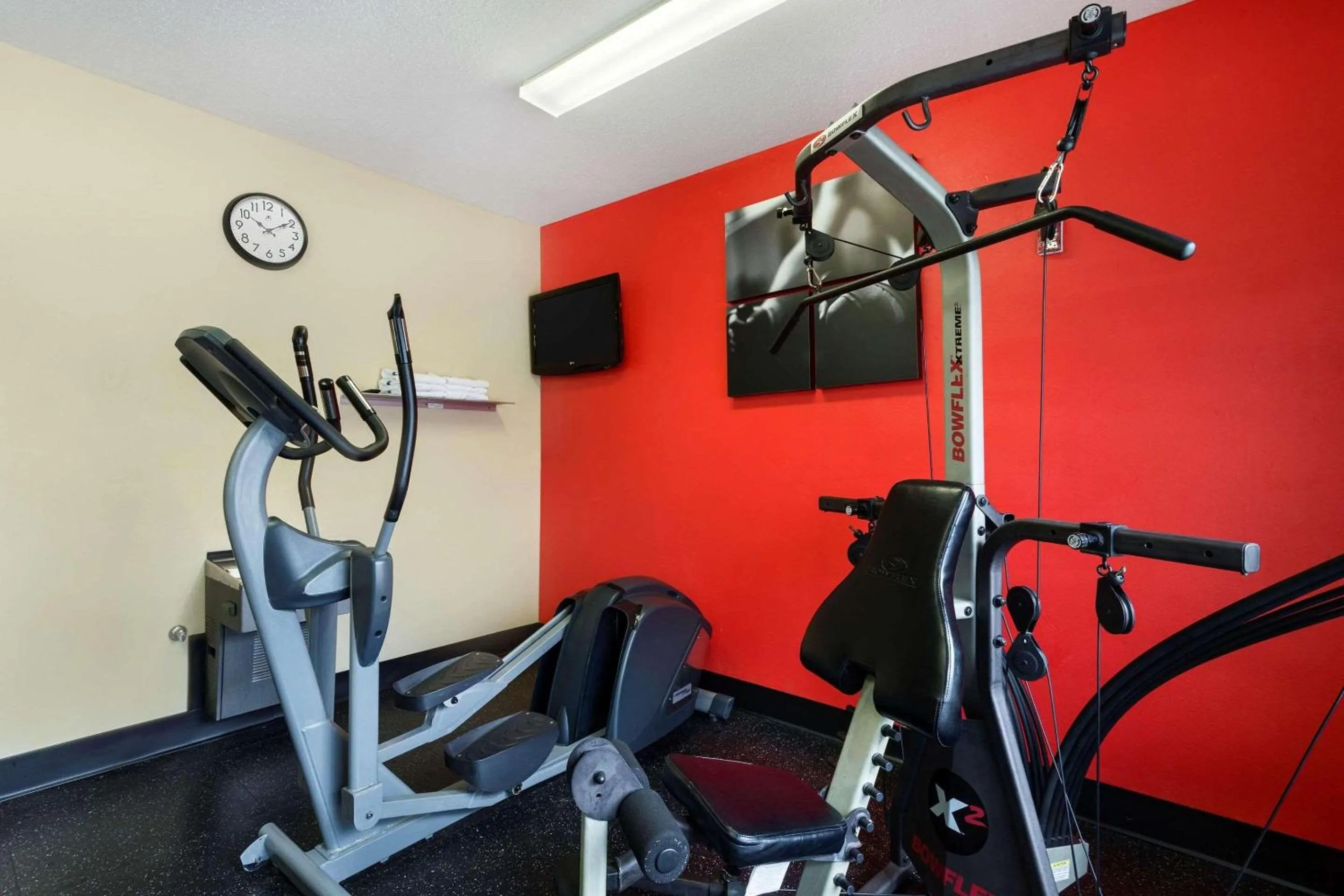 Fitness centre/facilities in Country Inn & Suites by Radisson, Marion, OH
