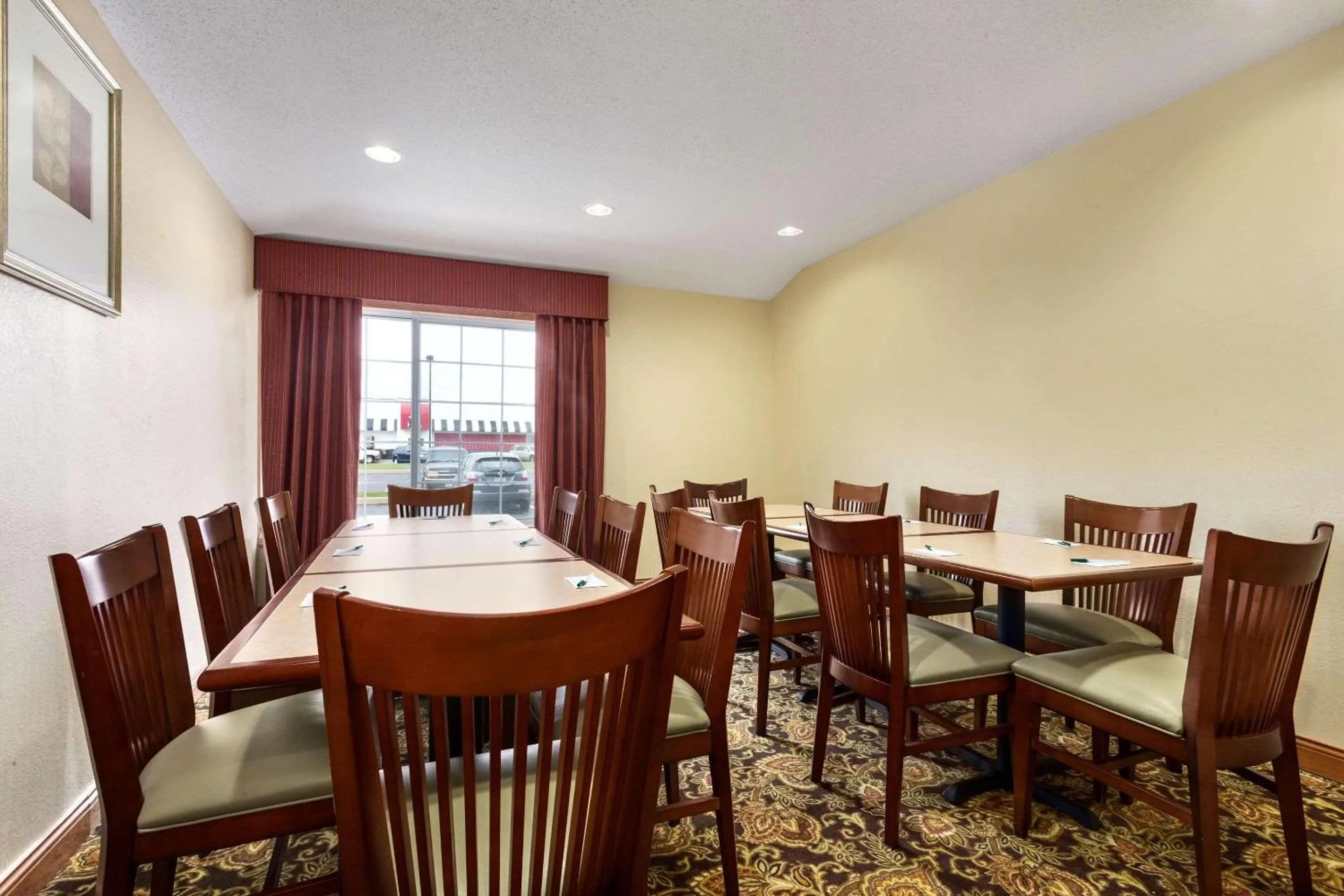 Meeting/conference room in Country Inn & Suites by Radisson, Marion, OH