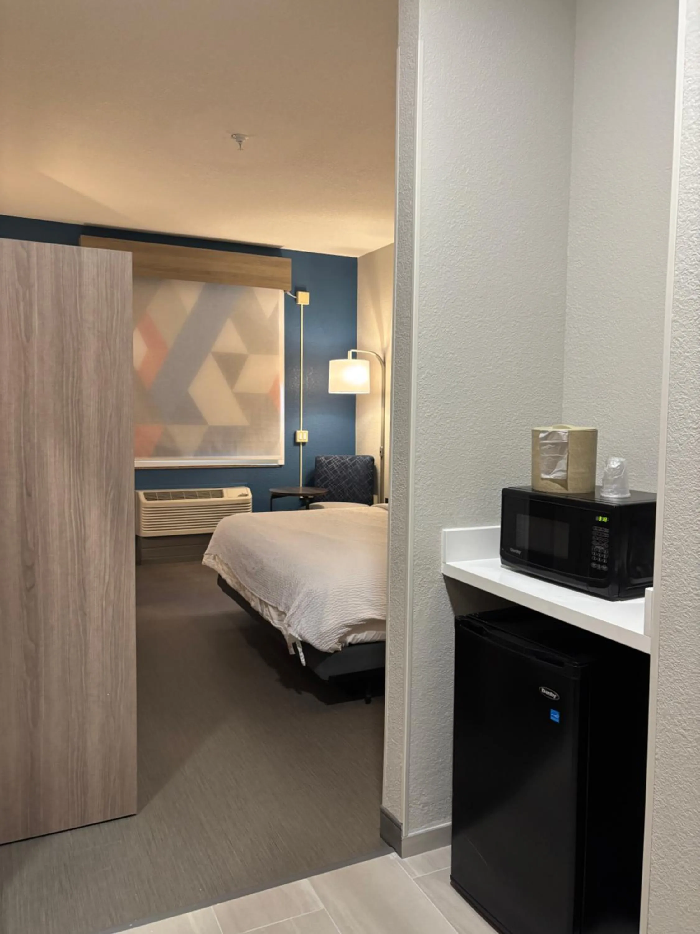 microwave, Bed in Holiday Inn Express & Suites Truth Or Consequences by IHG