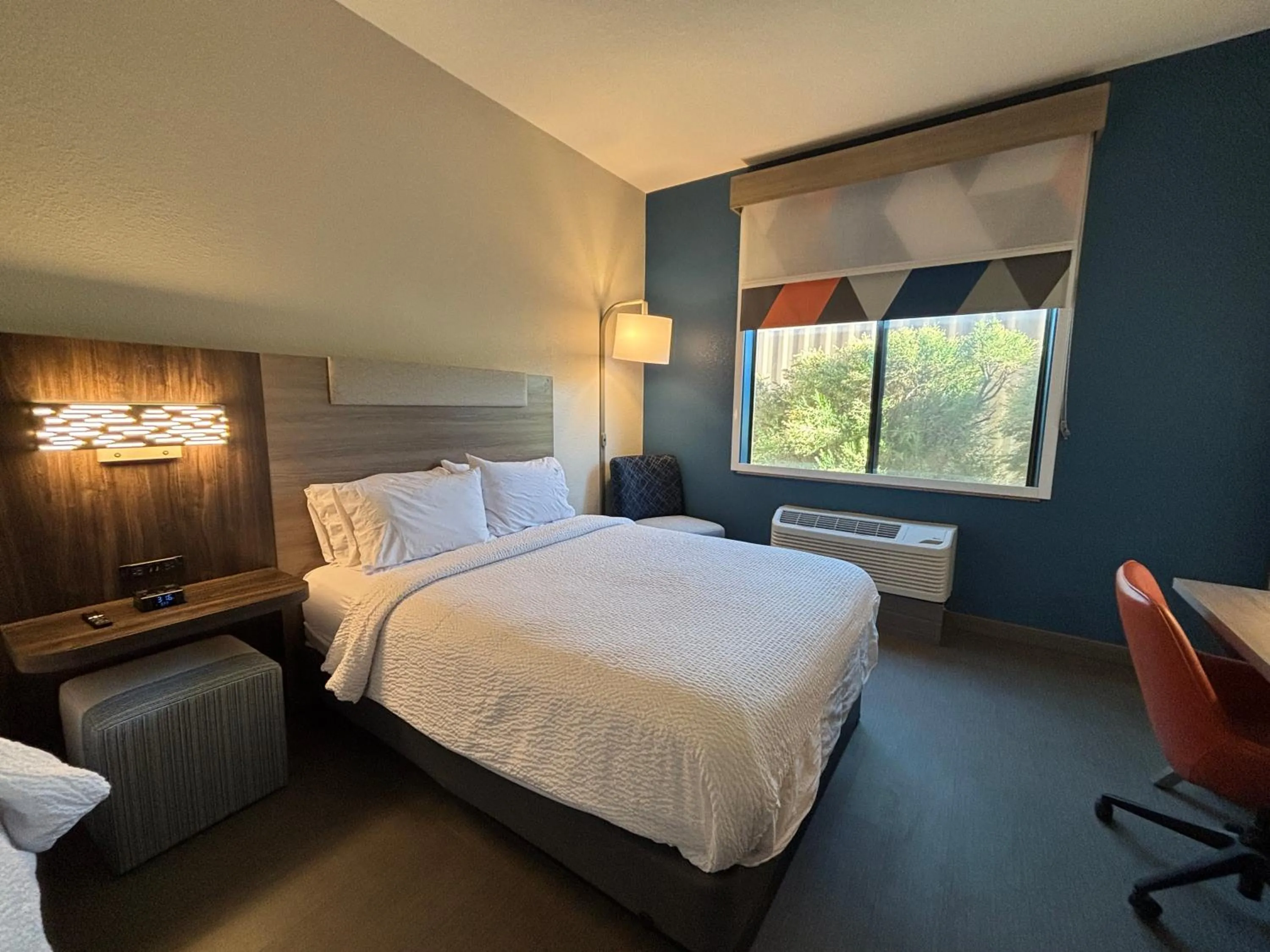 Bedroom, Bed in Holiday Inn Express & Suites Truth Or Consequences by IHG