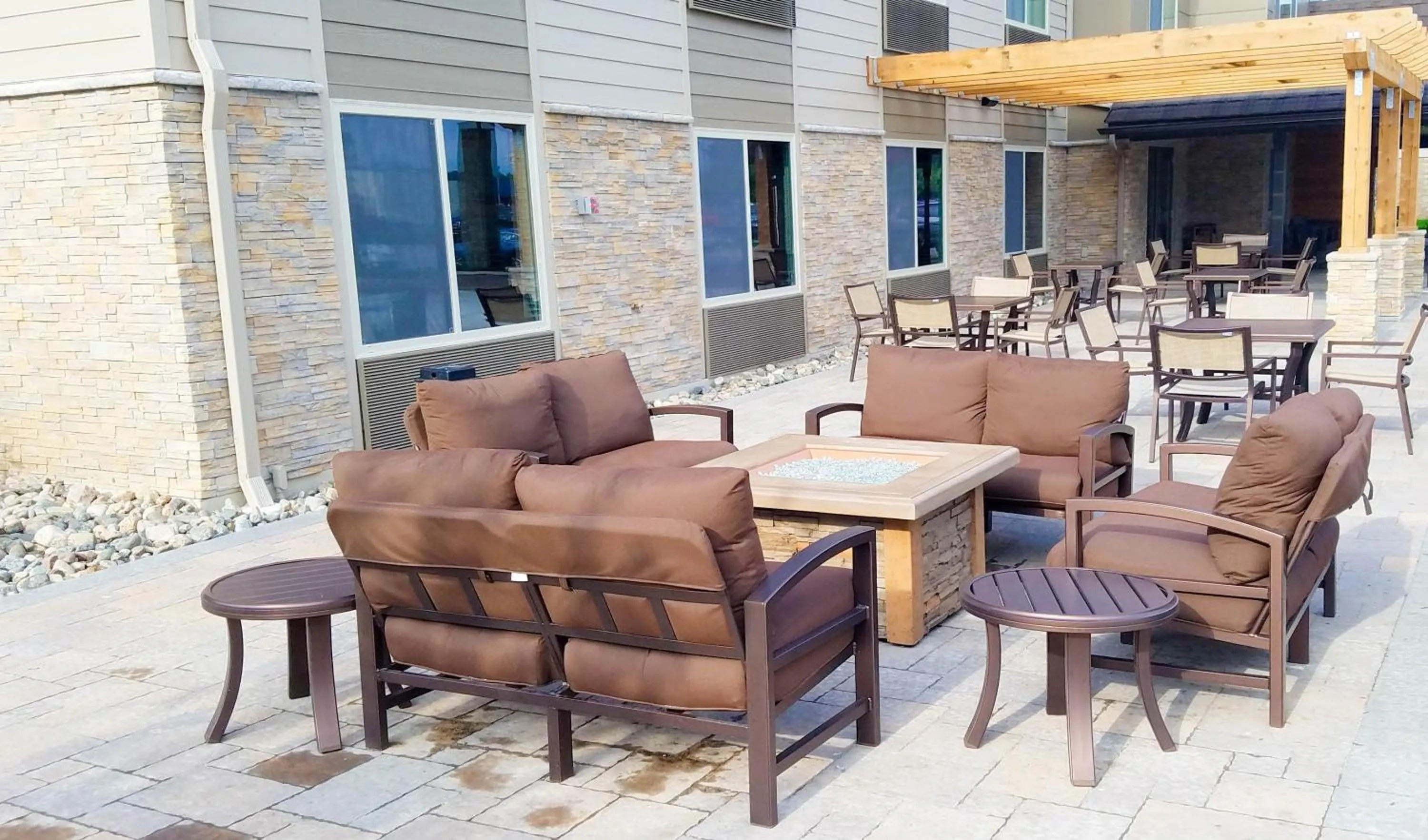 Facade/entrance in Country Inn & Suites by Radisson, St Cloud West, MN