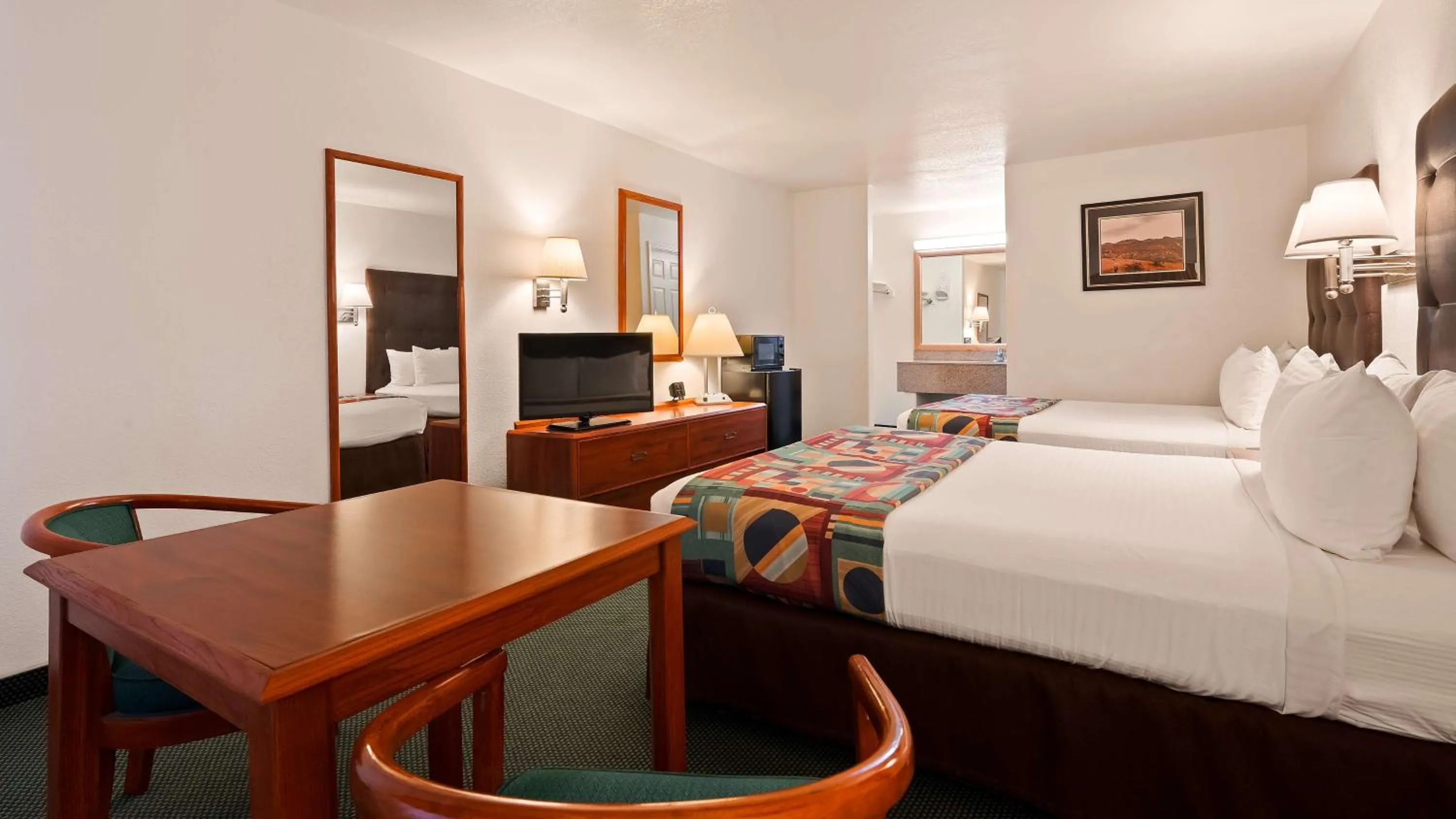 Photo of the whole room, Bed in Best Western Colorado River Inn