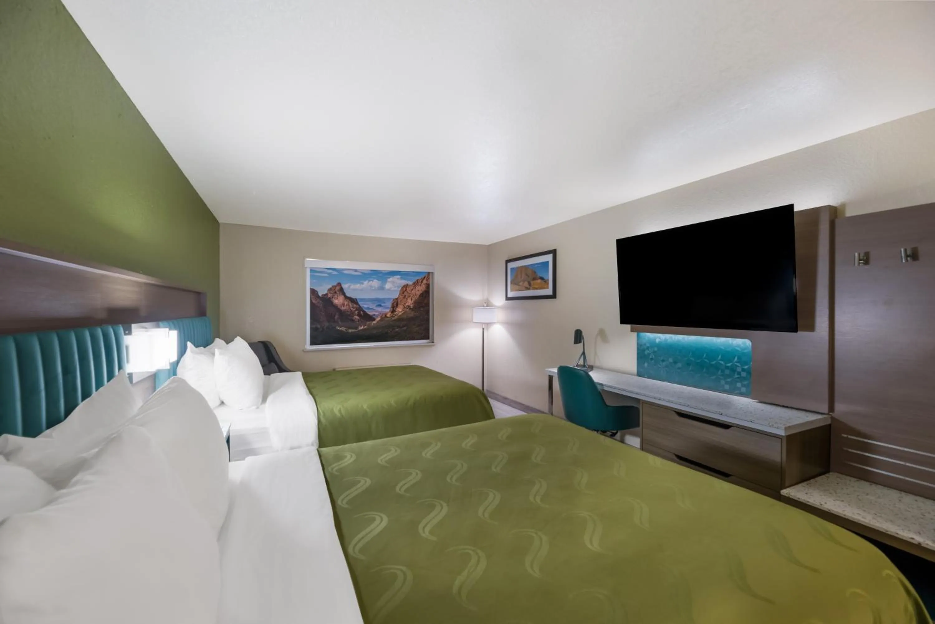 Bed in Quality Inn Alpine