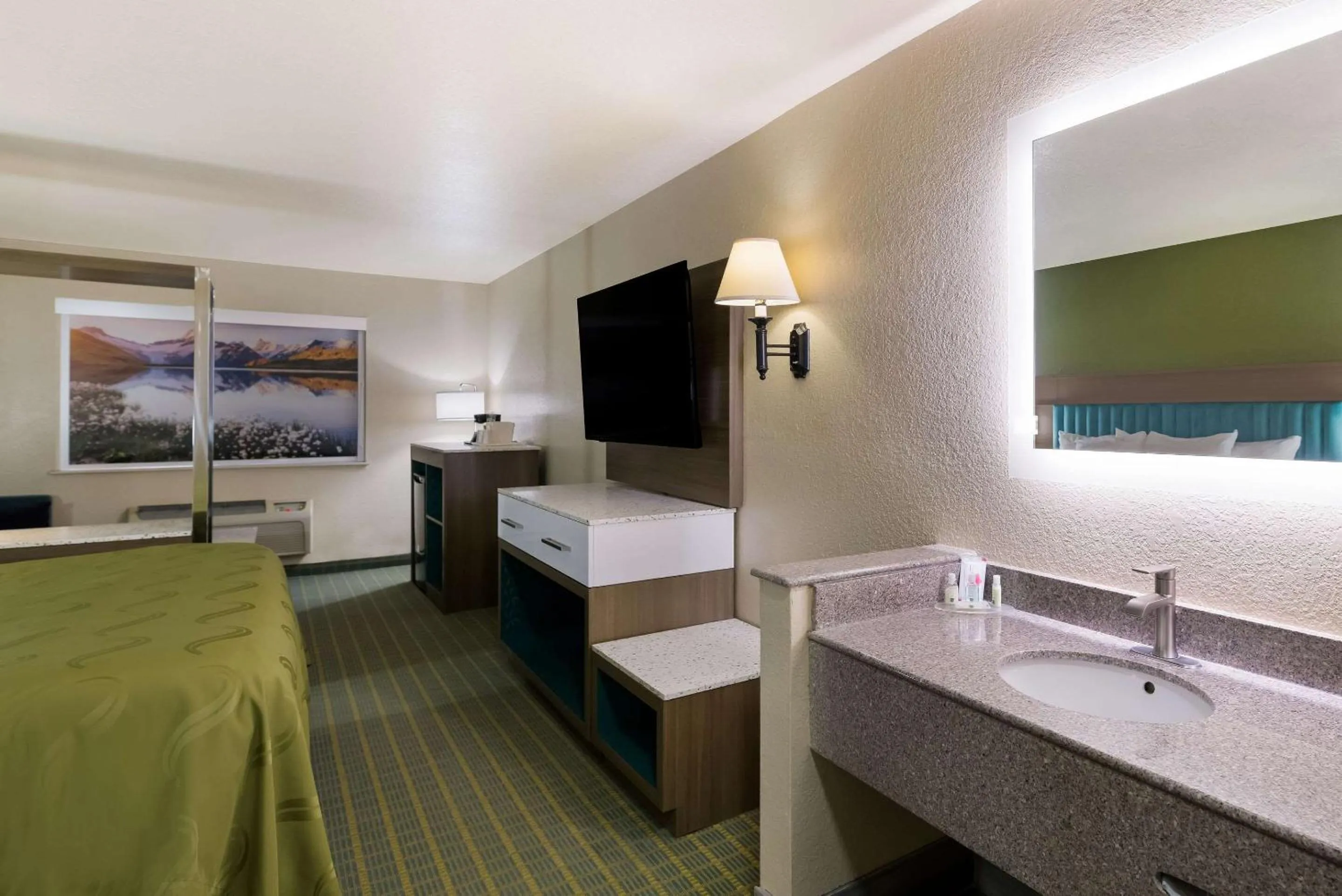 Bedroom, Bed in Quality Inn Alpine