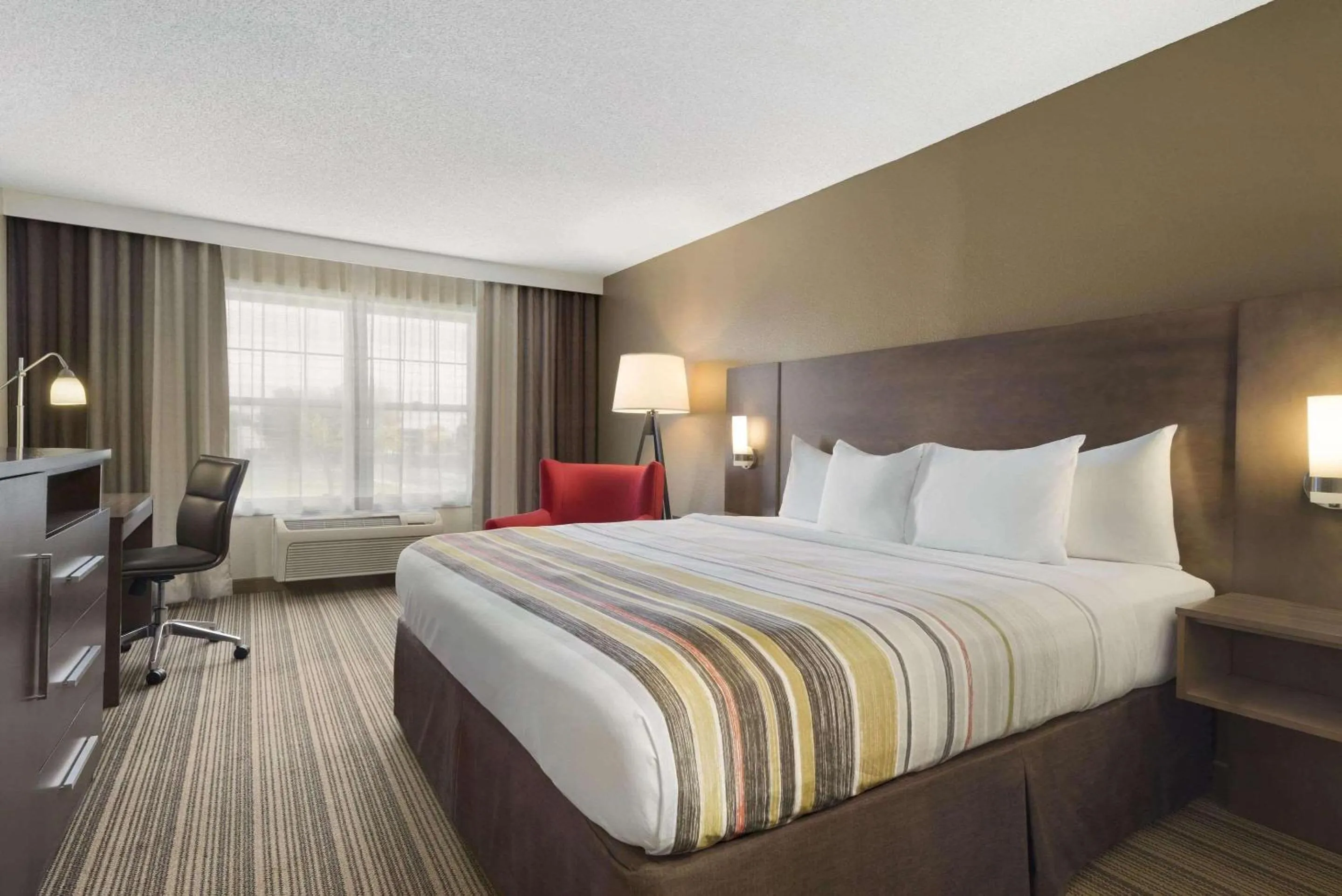 Bedroom in Country Inn & Suites by Radisson, Ankeny, IA