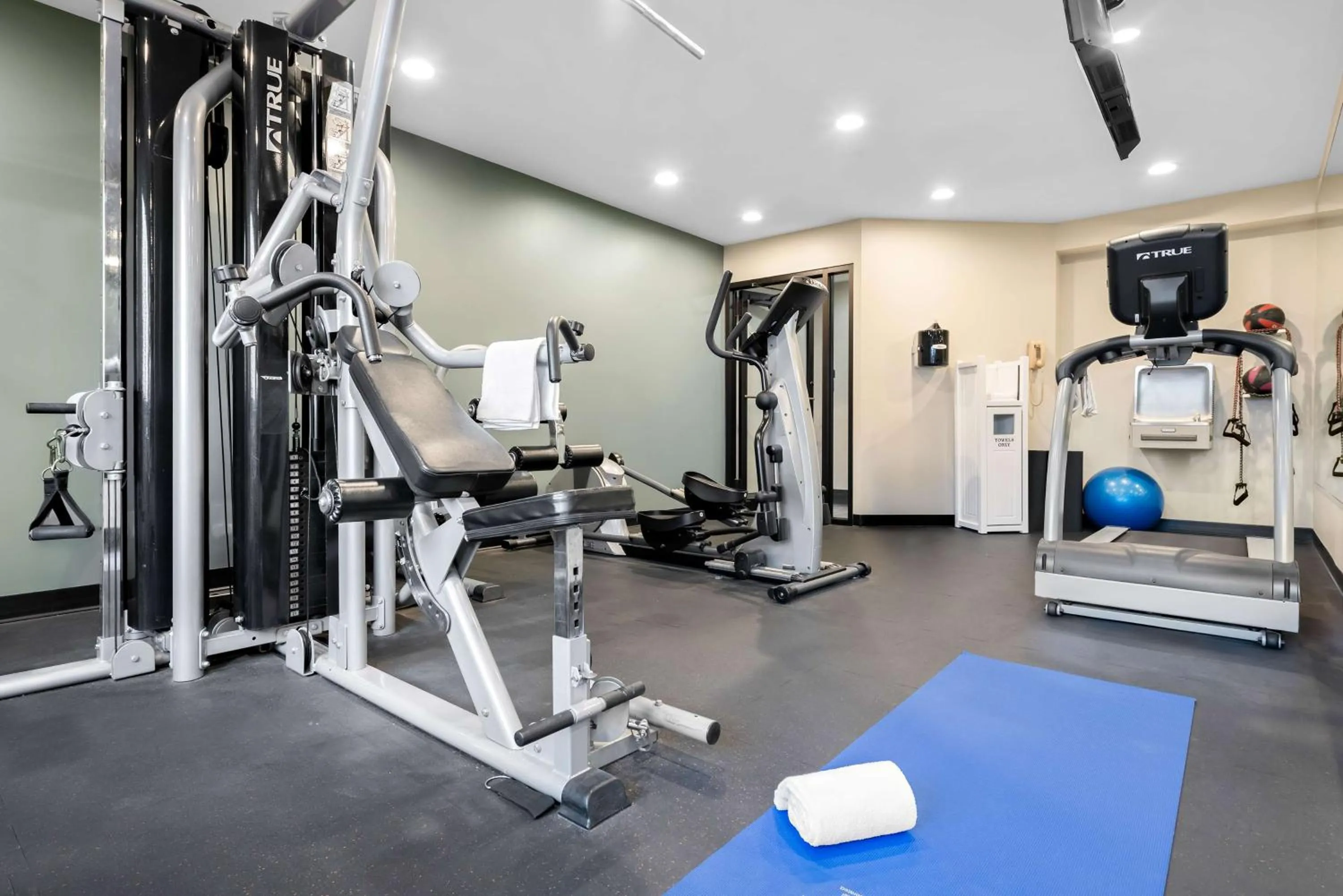 Fitness centre/facilities in Best Western Inn