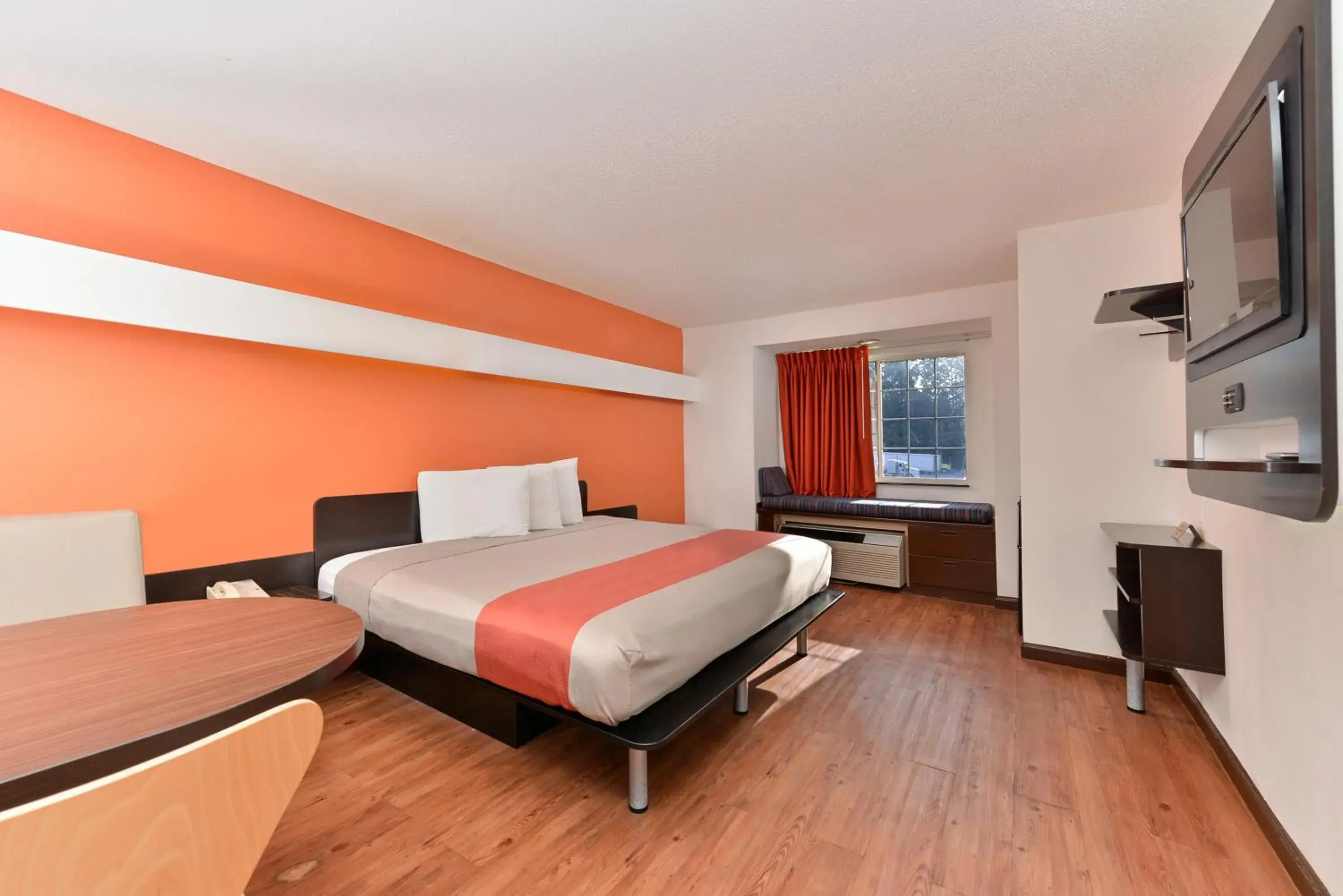 King Room - single occupancy - Disability Access - Non-Smoking in Motel 6-Richburg, SC King Room - single occupancy - Disability Access - Non-Smoking in Motel 6-Richburg, SC