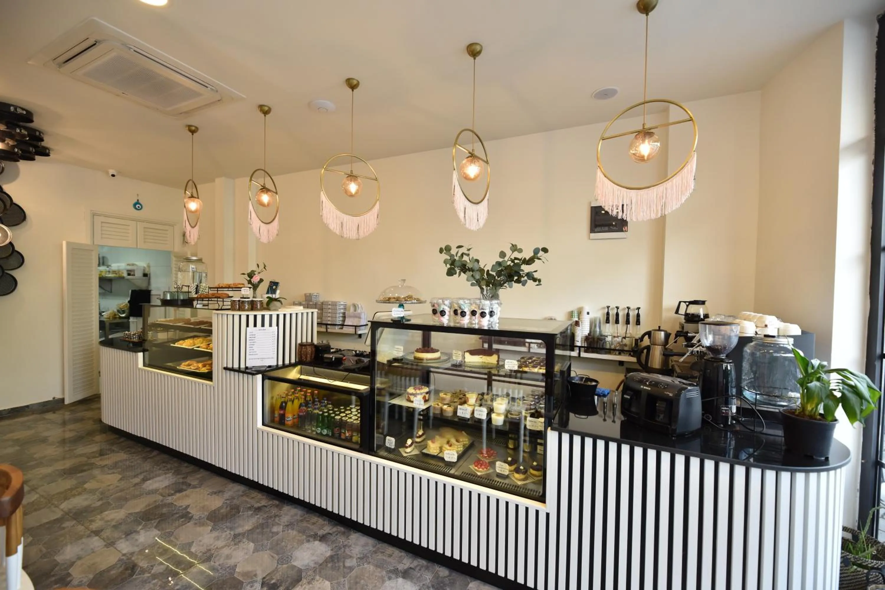 Breakfast, Restaurant/Places to Eat in LAFARINE HOTEL