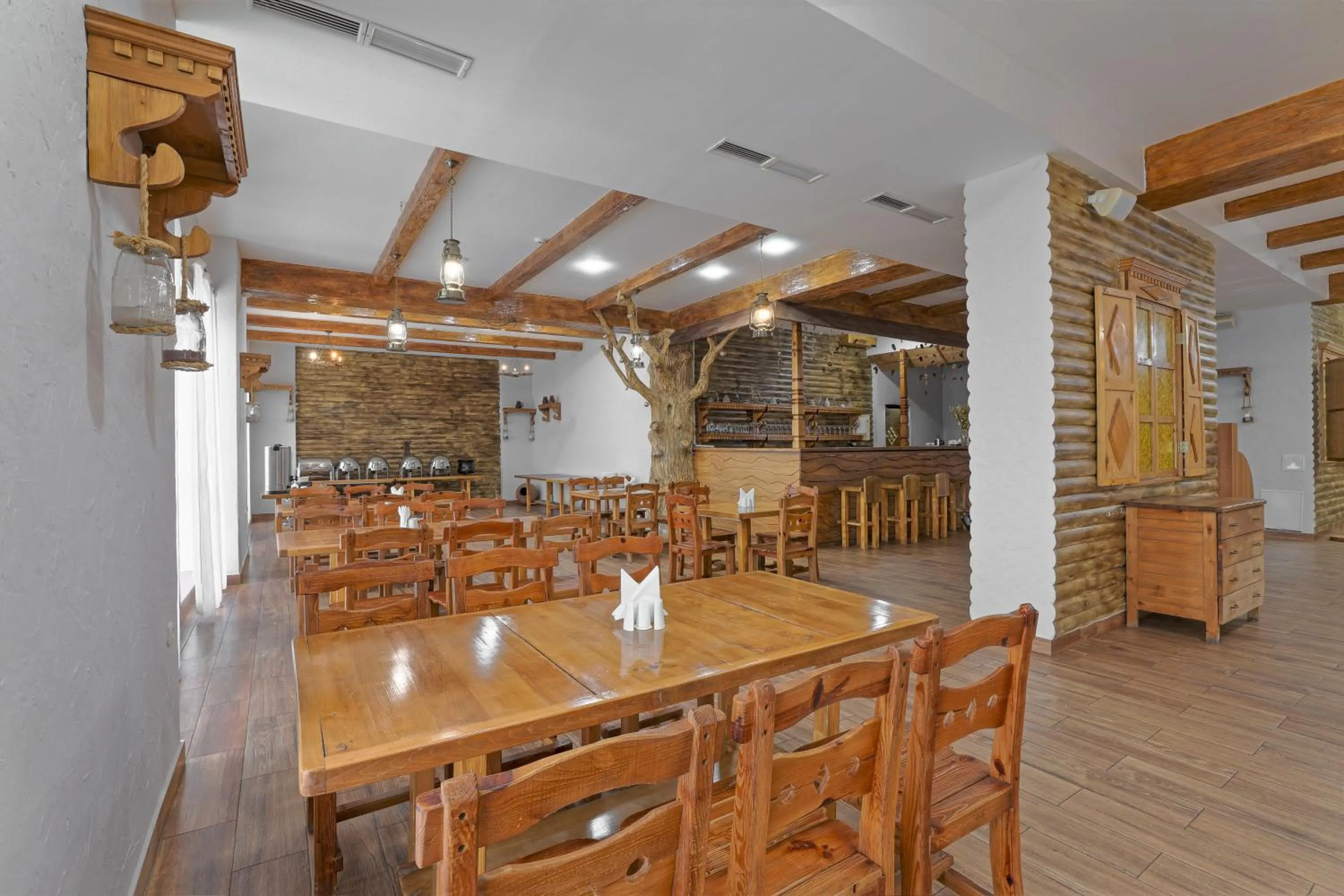 Restaurant/places to eat in Kecharis Hotel & Resort