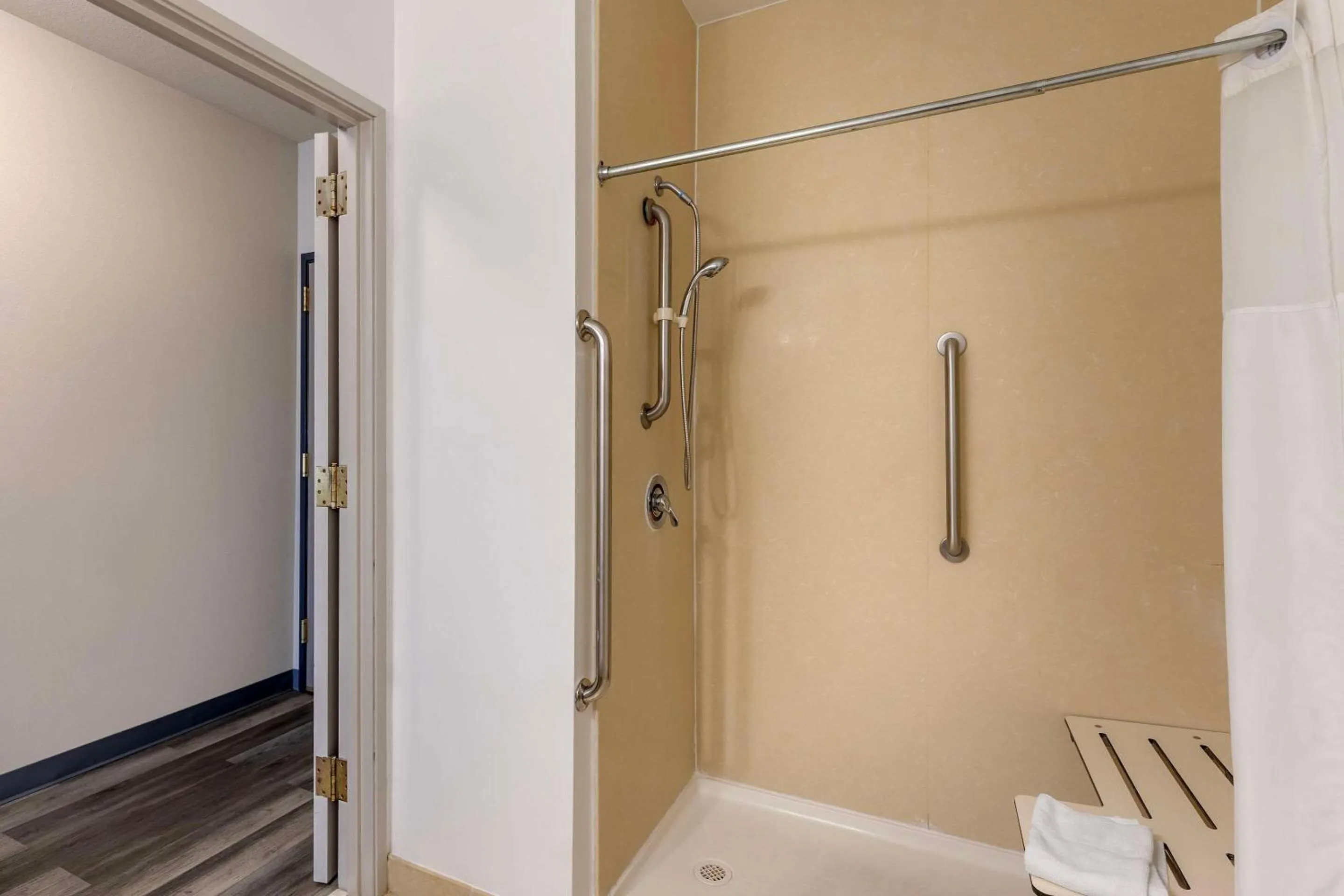 Bathroom in Country Inn & Suites by Radisson, St Peters, MO