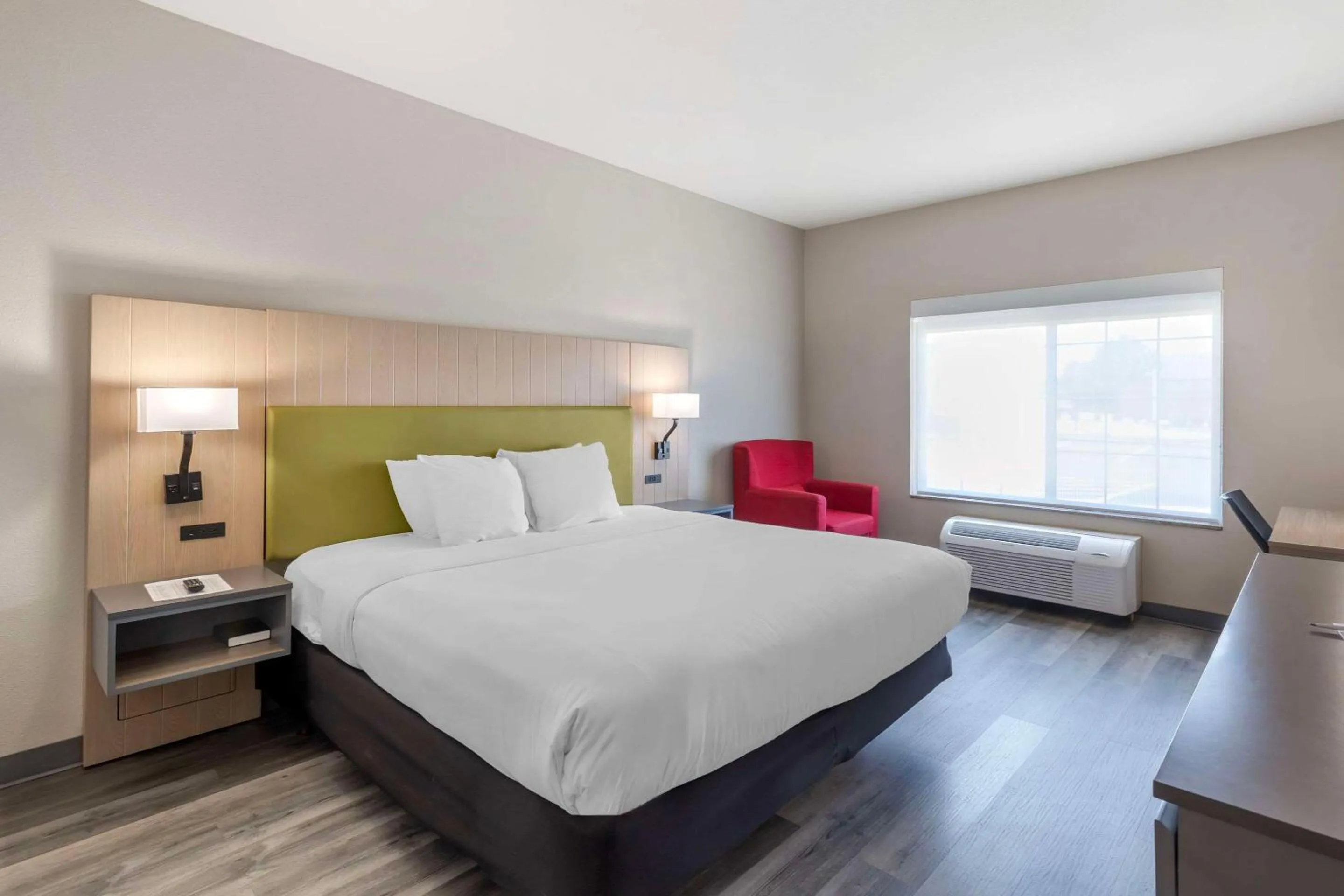 Bedroom, Bed in Country Inn & Suites by Radisson, St Peters, MO