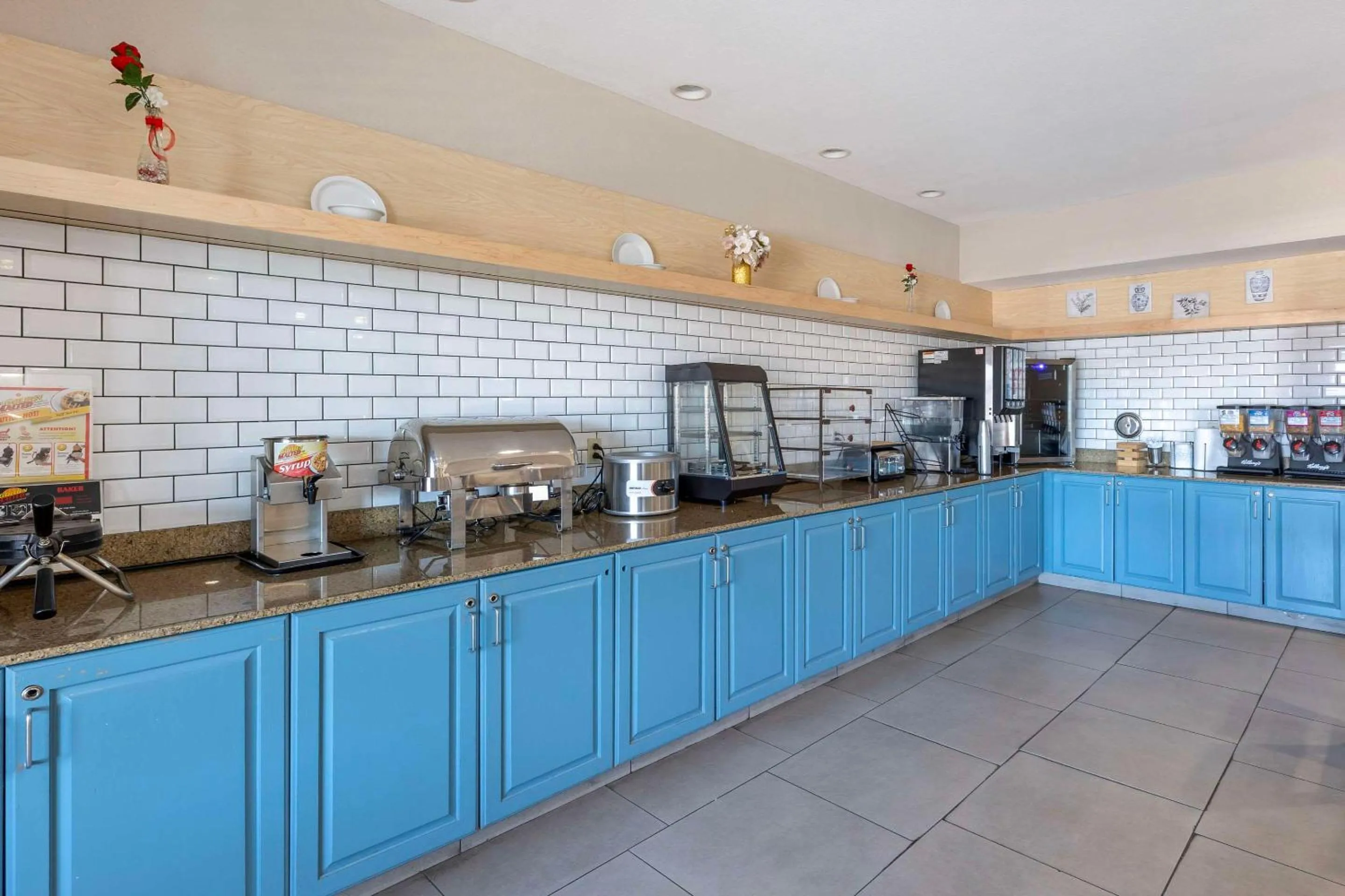 Breakfast in Country Inn & Suites by Radisson, St Peters, MO