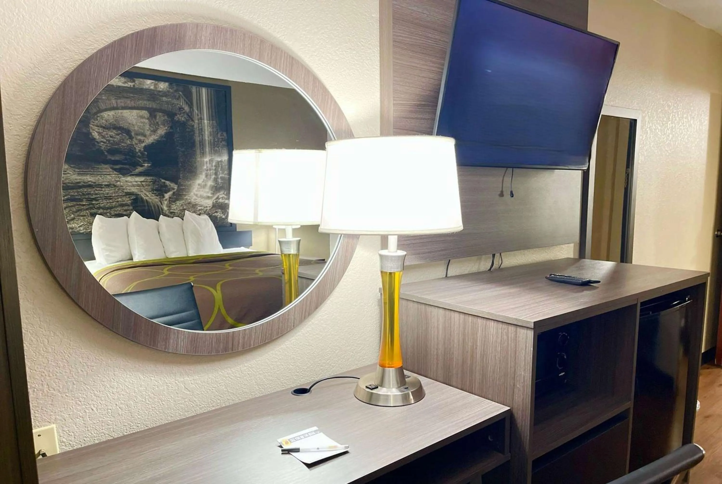 Photo of the whole room in Super 8 by Wyndham Ithaca