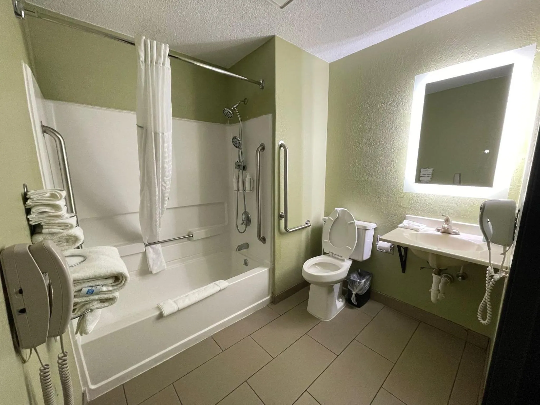 Bath in Super 8 by Wyndham Ithaca