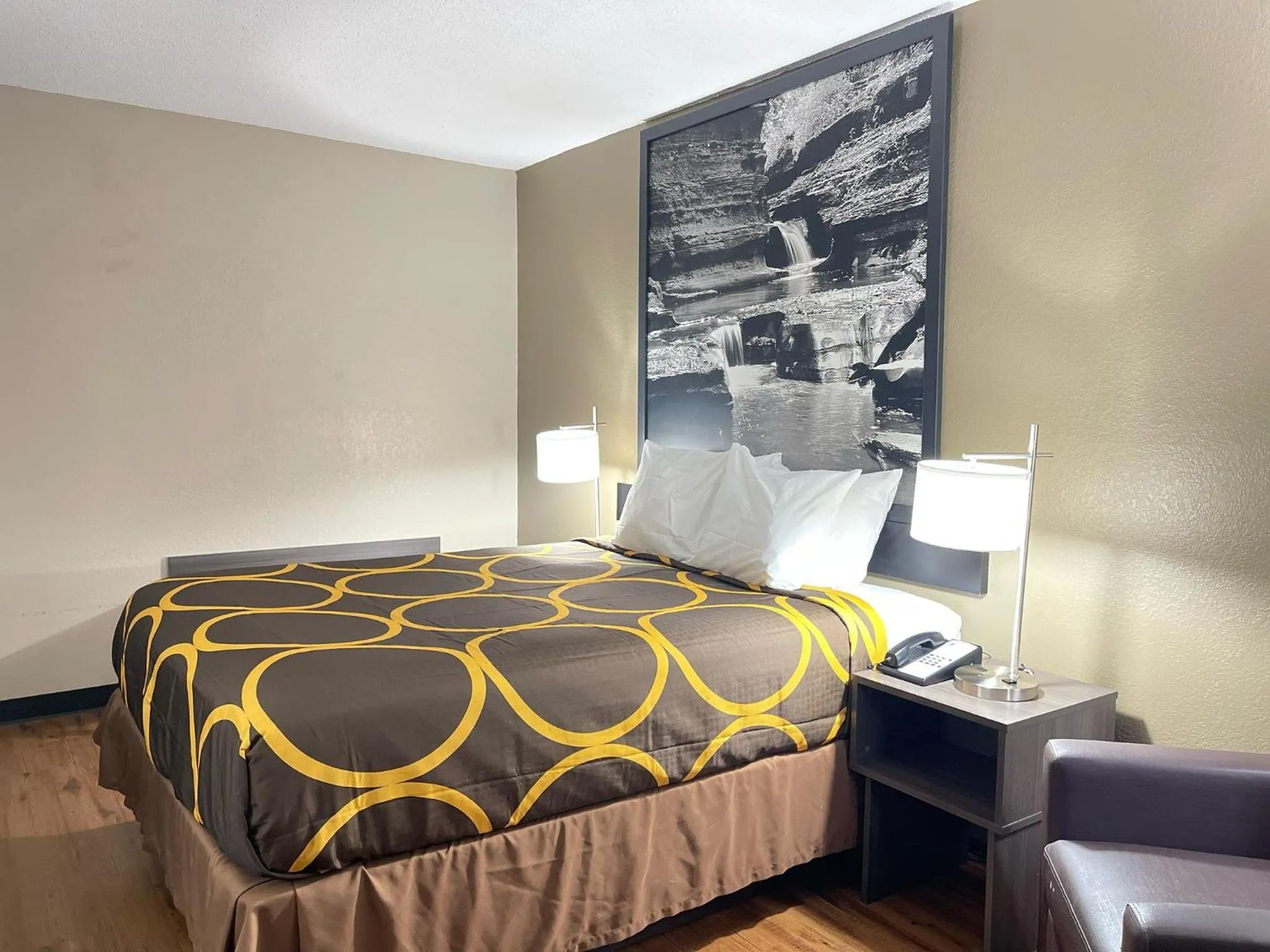 heating, Bed in Super 8 by Wyndham Ithaca