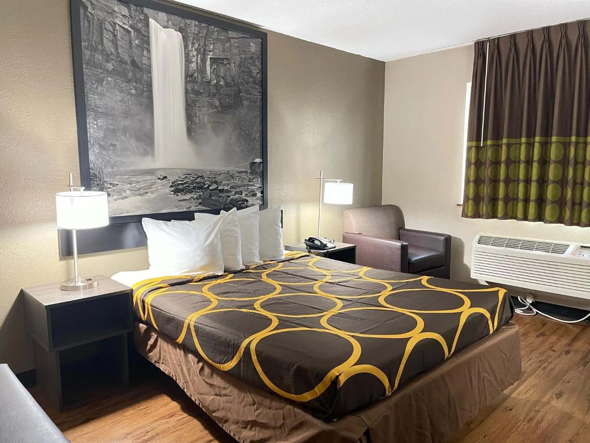 Coffee/tea facilities, Bed in Super 8 by Wyndham Ithaca