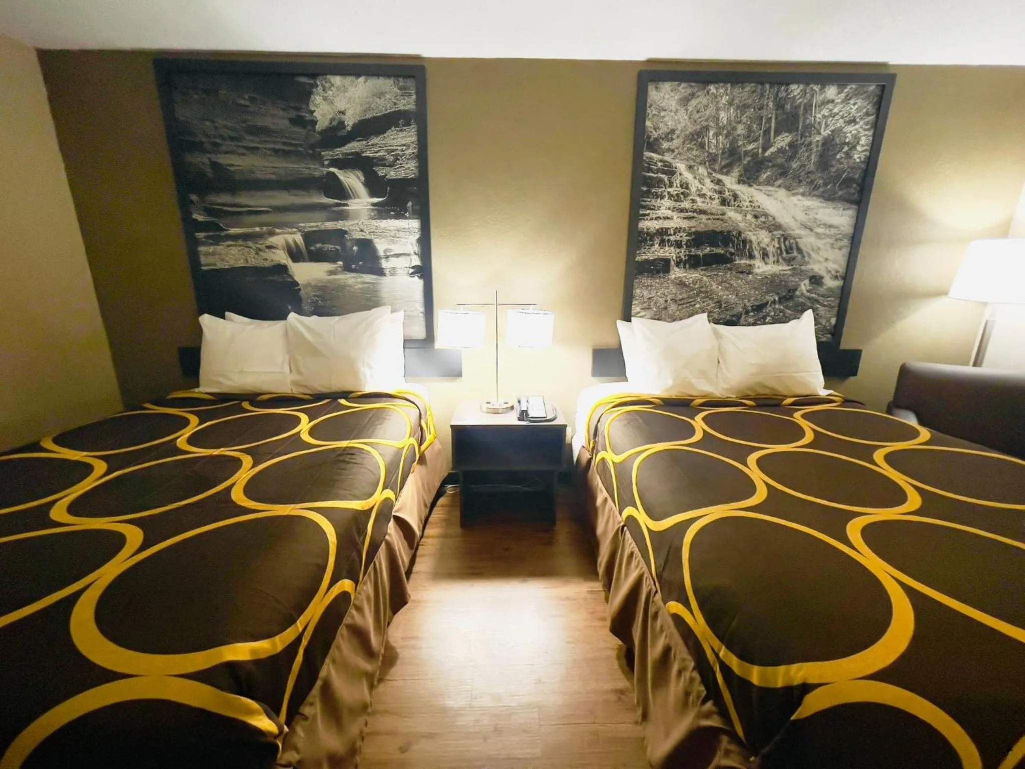 heating, Bed in Super 8 by Wyndham Ithaca