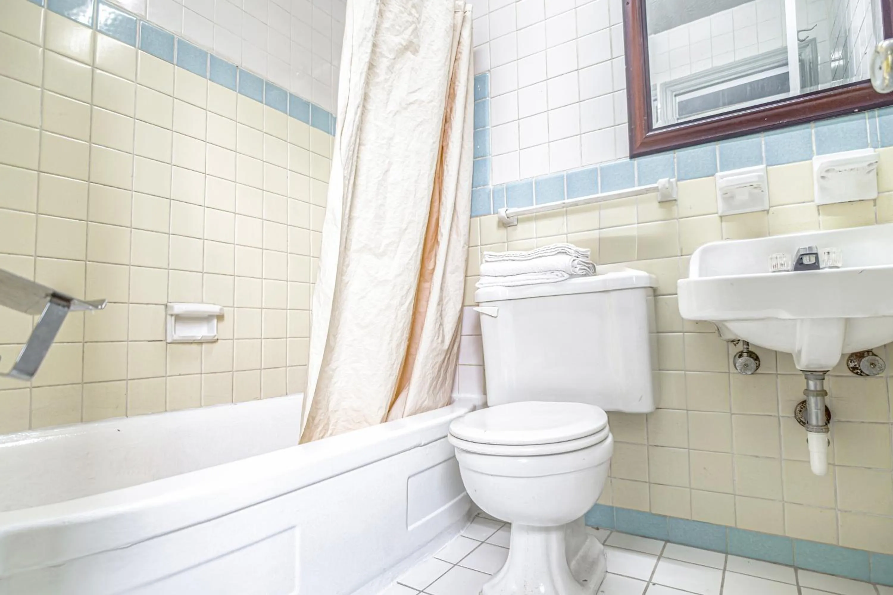 Bathroom in Colony Inn By OYO Columbus US-280