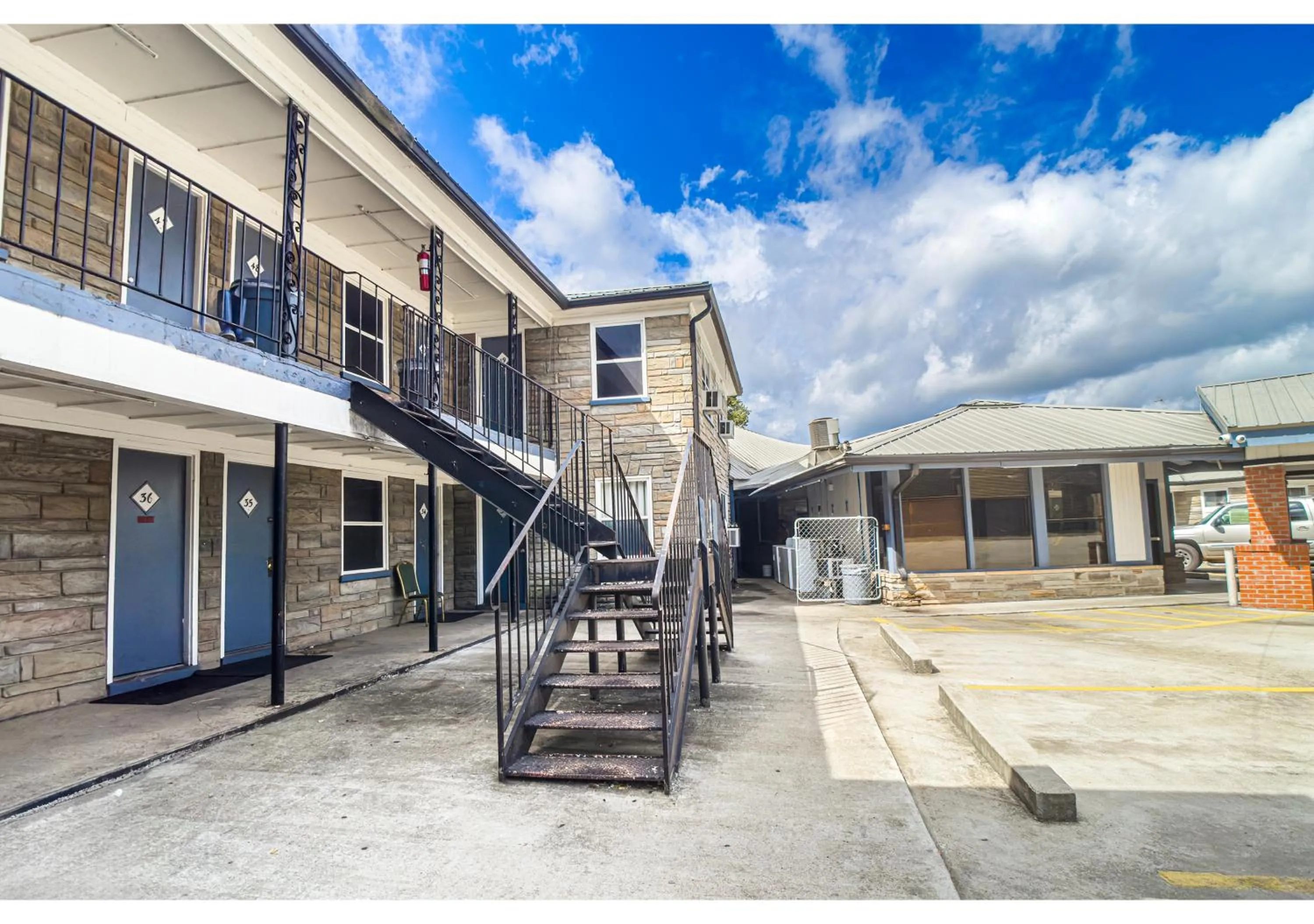 Facade/entrance in Colony Inn By OYO Columbus US-280
