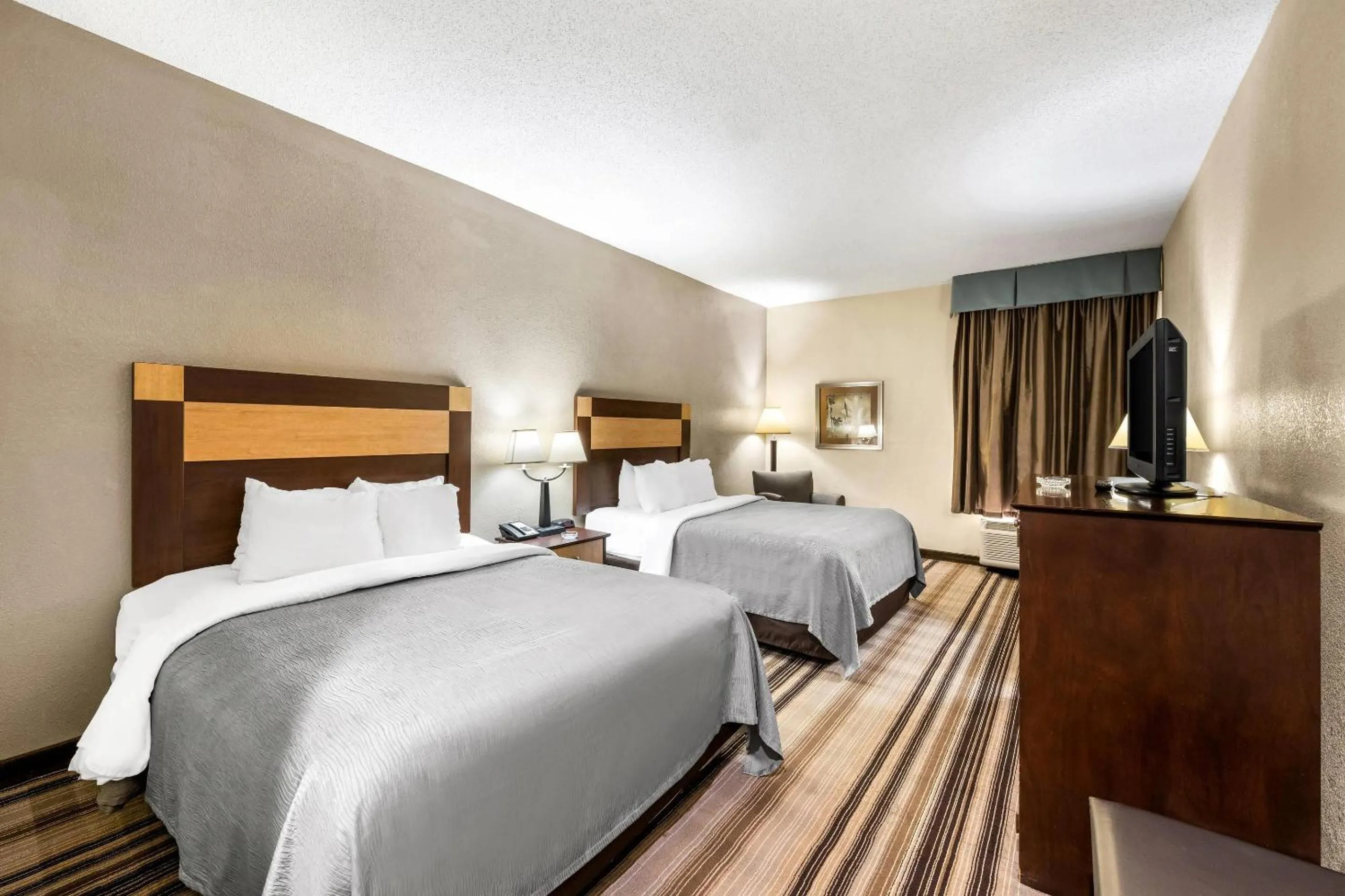 Bedroom, Bed in Quality Inn Bulls Gap