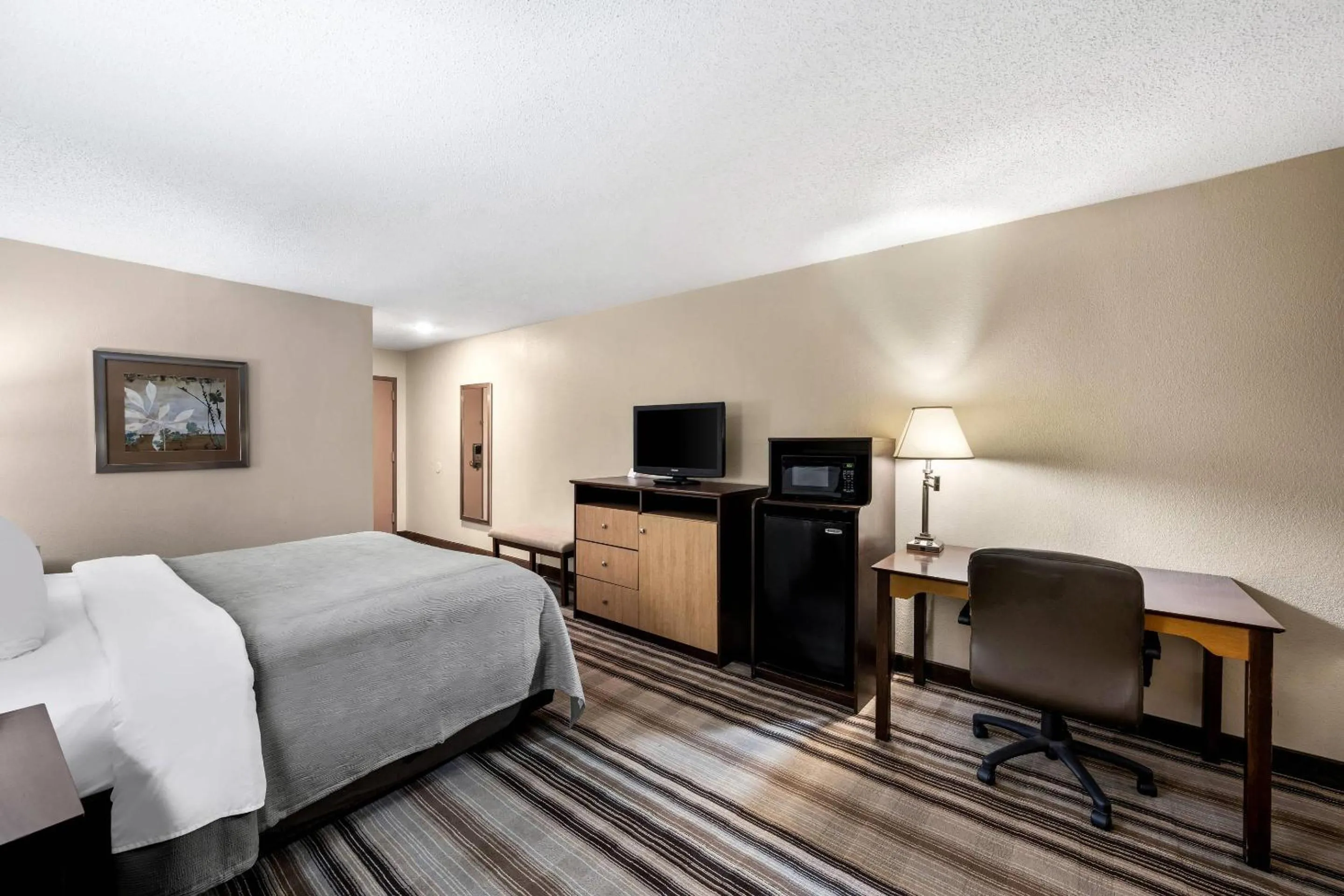 Bedroom, Bed in Quality Inn Bulls Gap