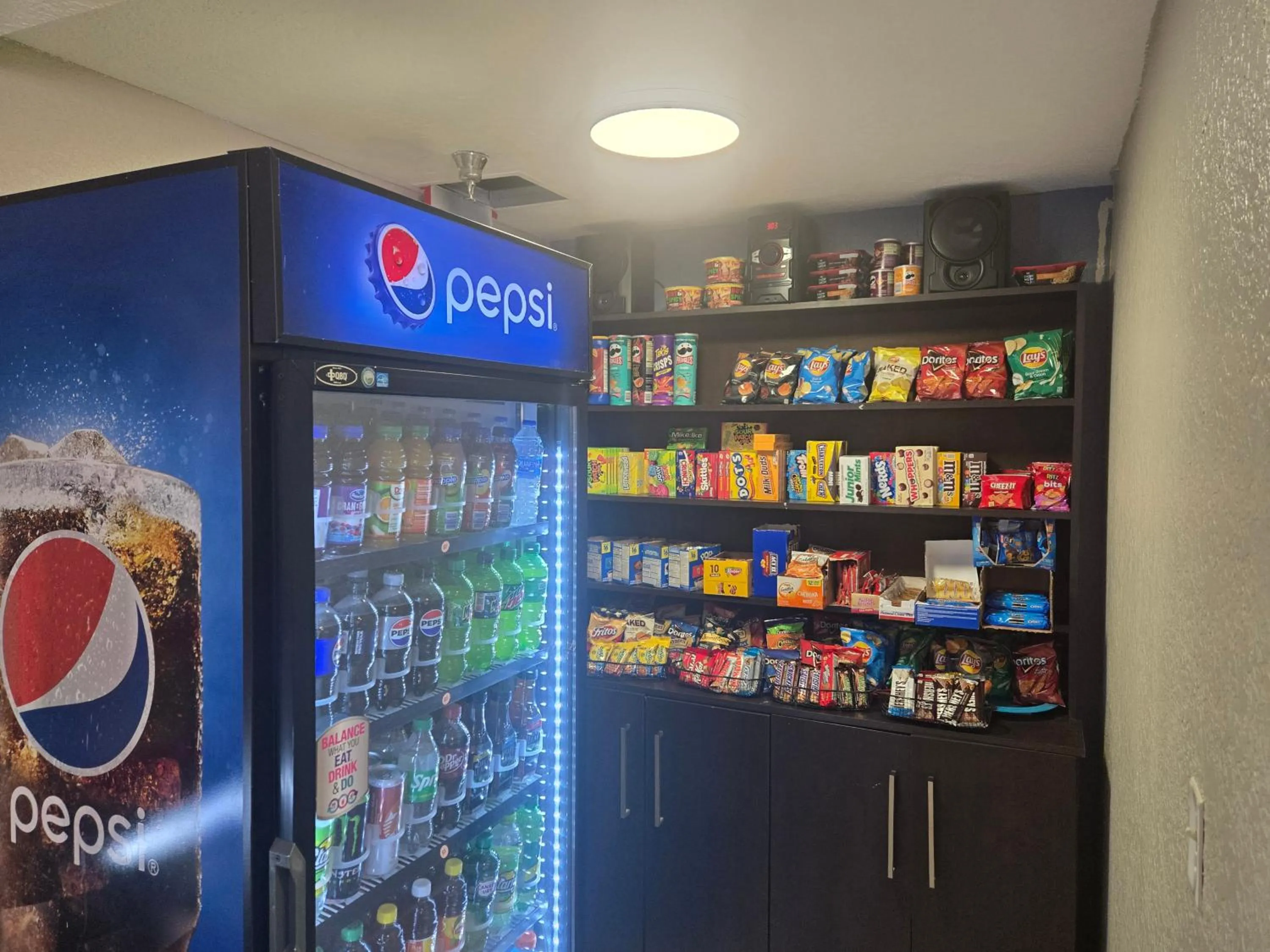 Days Inn & Suites by Wyndham Tampa/Raymond James Stadium