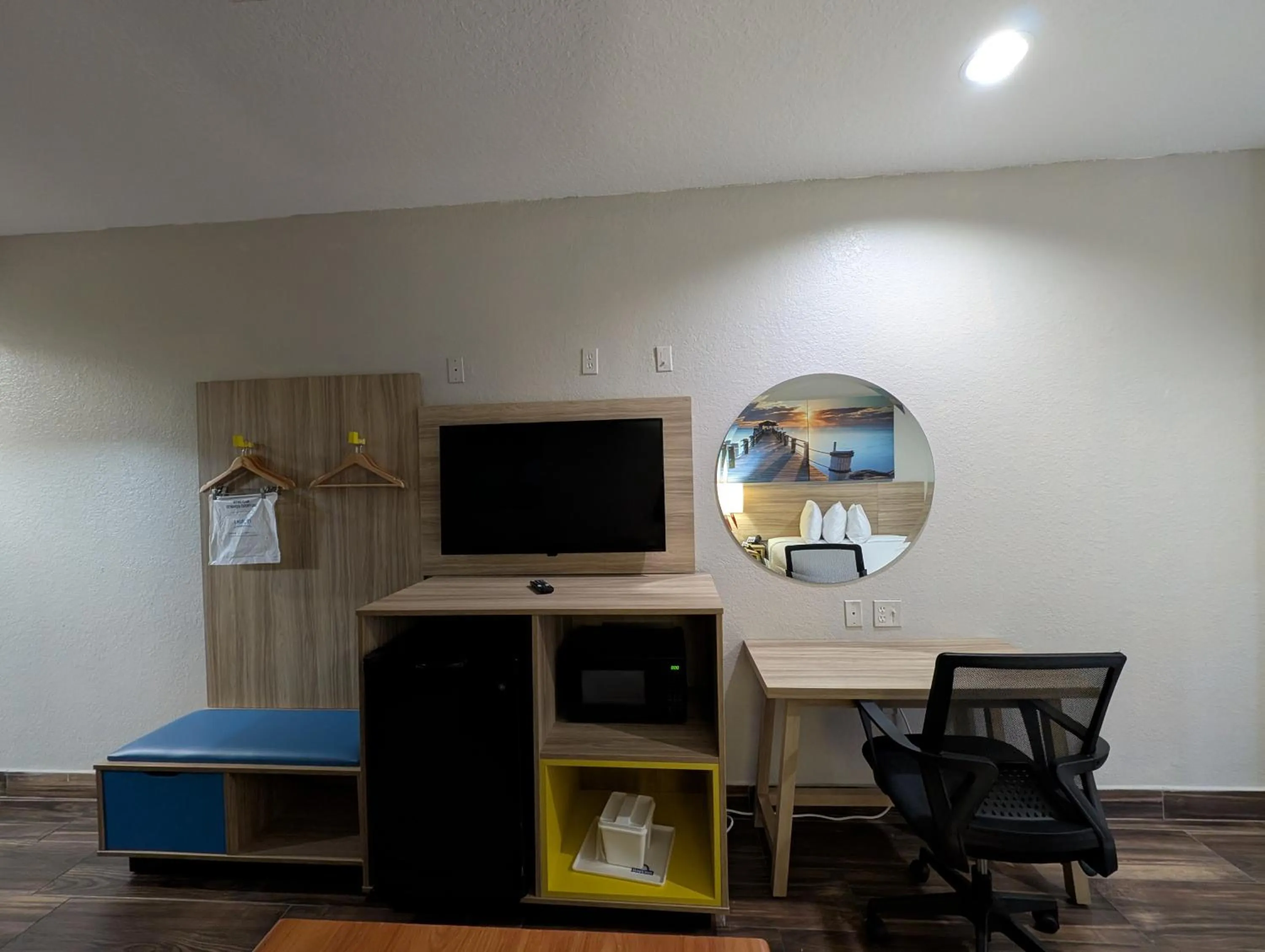 Days Inn & Suites by Wyndham Tampa/Raymond James Stadium