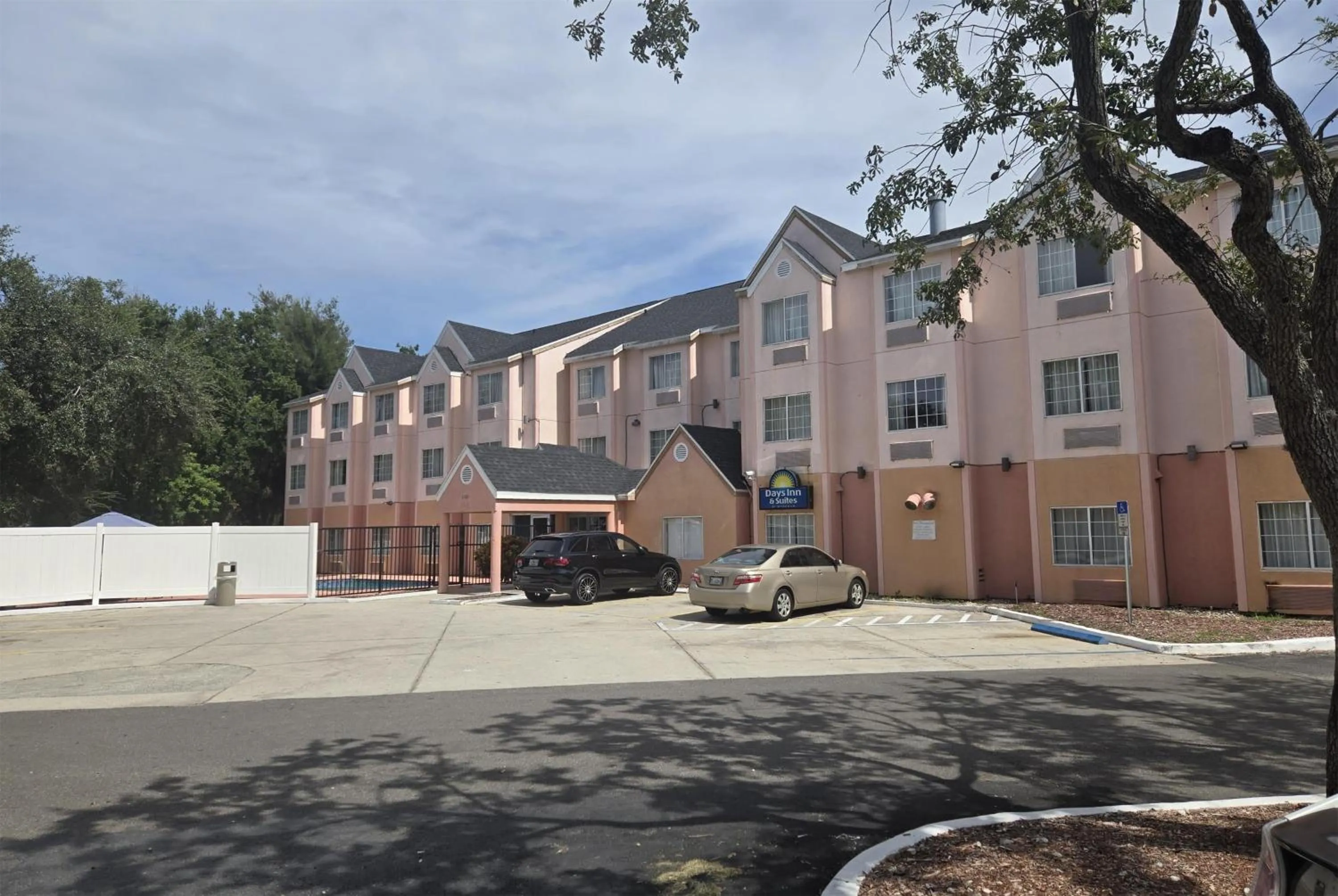 Property building in Days Inn & Suites by Wyndham Tampa/Raymond James Stadium