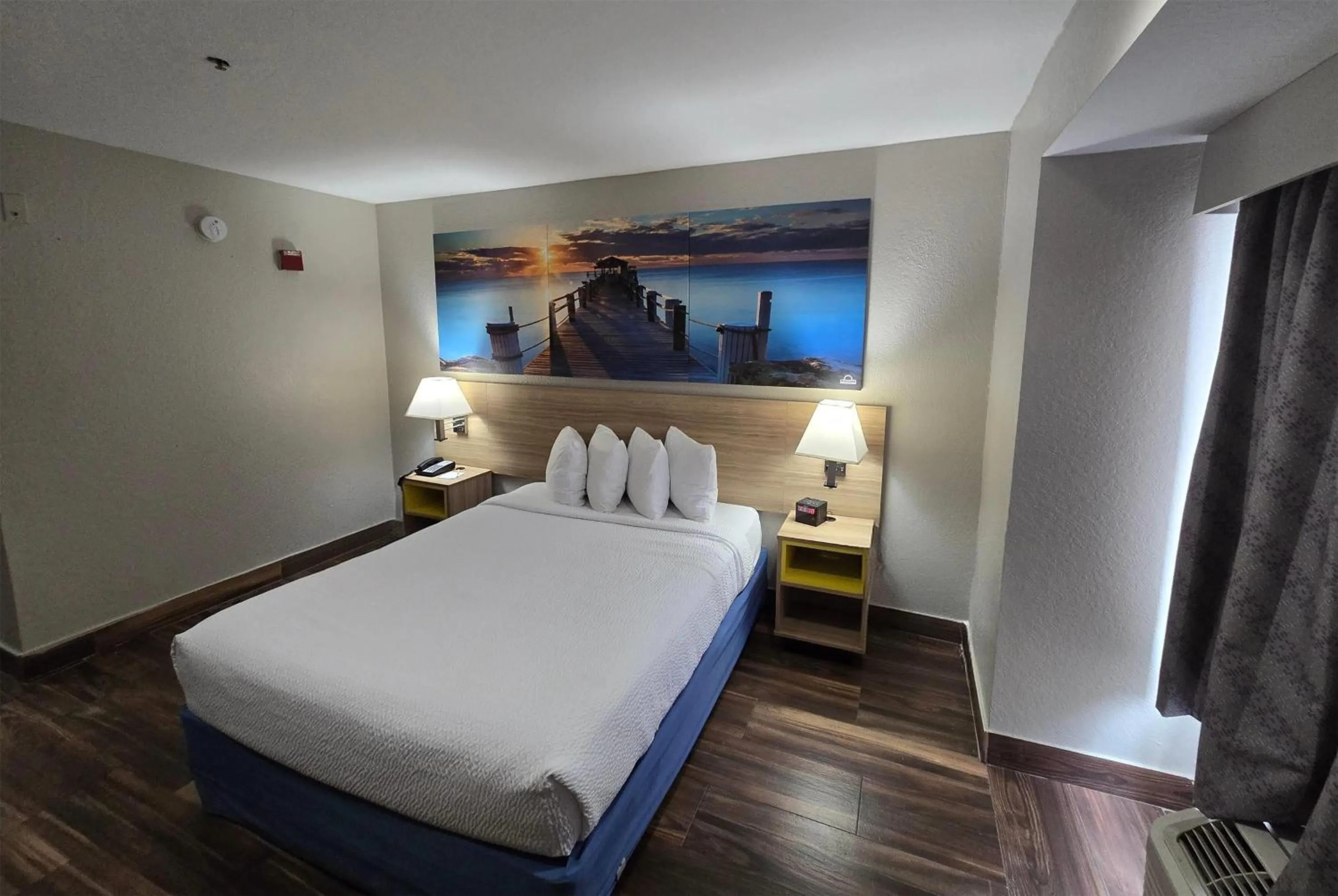 Photo of the whole room, Bed in Days Inn & Suites by Wyndham Tampa/Raymond James Stadium