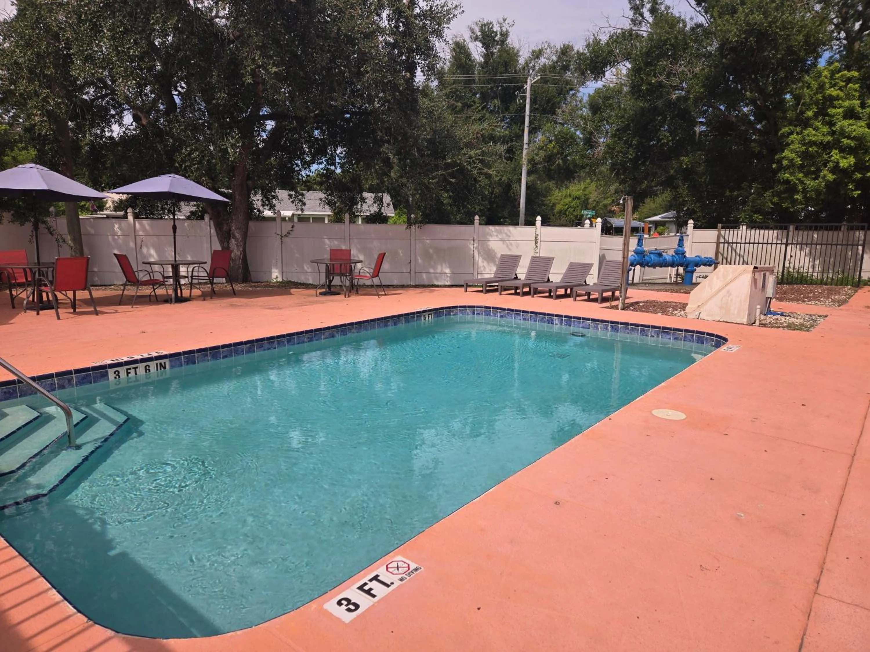 Days Inn & Suites by Wyndham Tampa/Raymond James Stadium