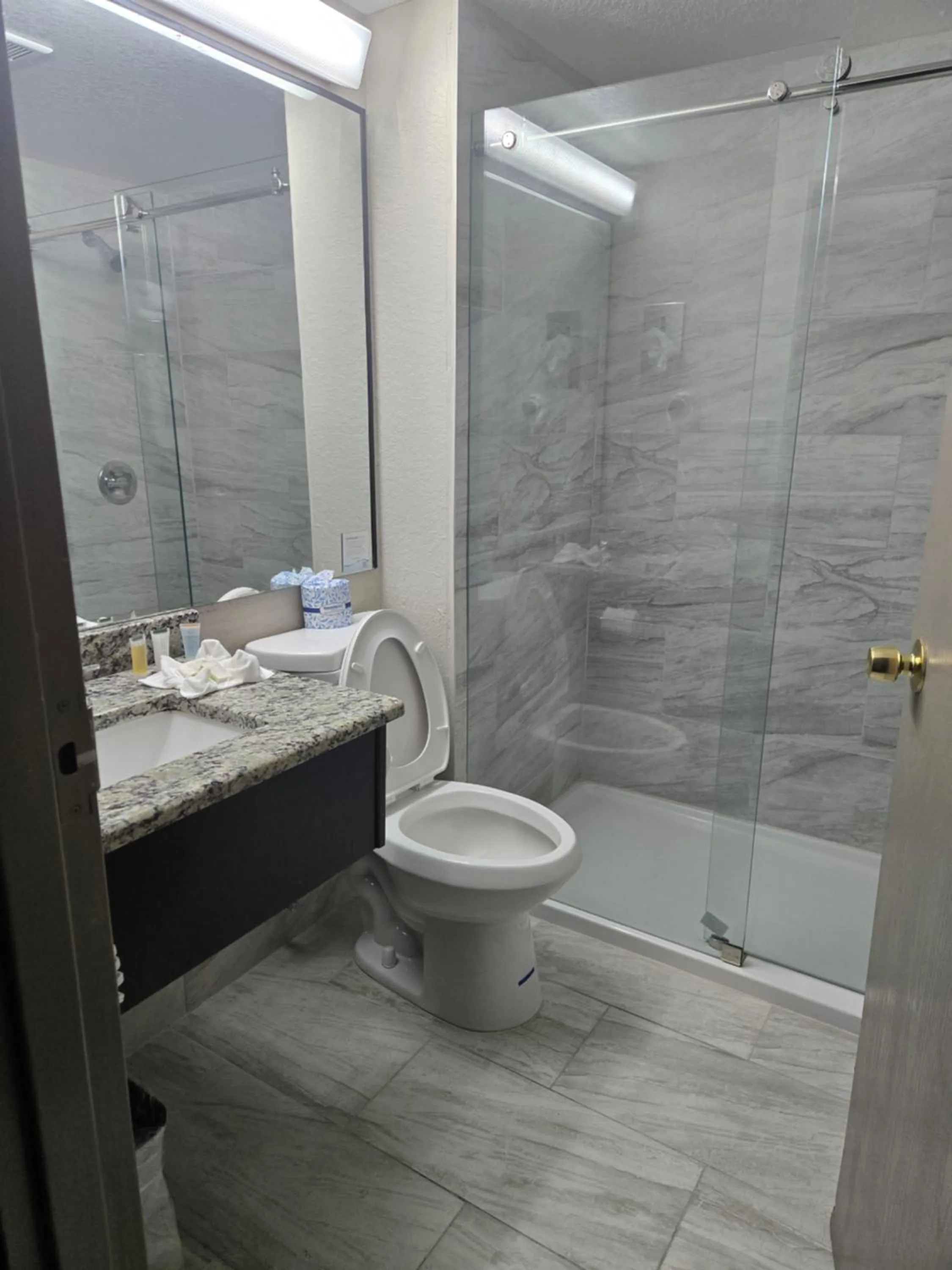 Days Inn & Suites by Wyndham Tampa/Raymond James Stadium