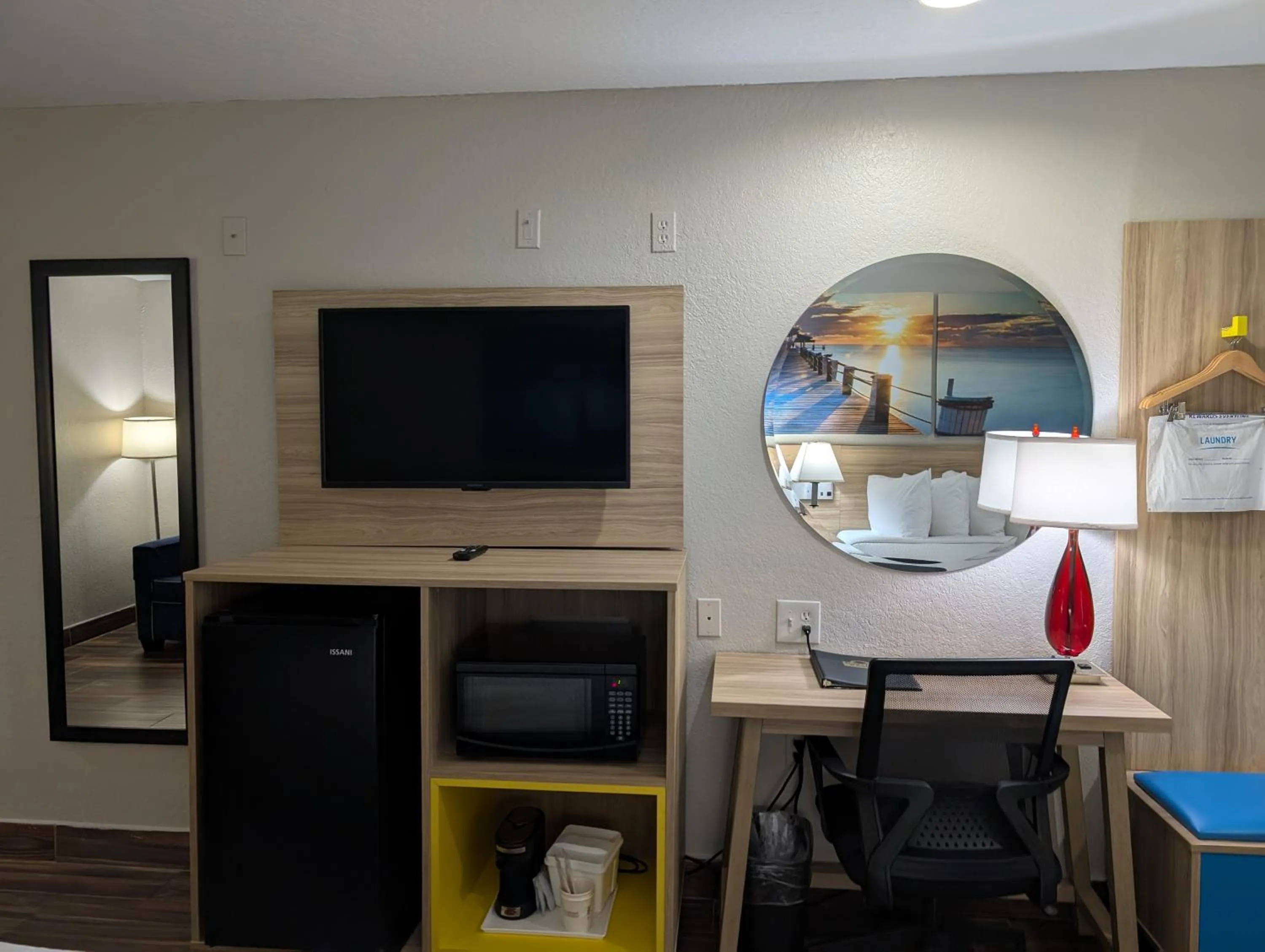 Days Inn & Suites by Wyndham Tampa/Raymond James Stadium