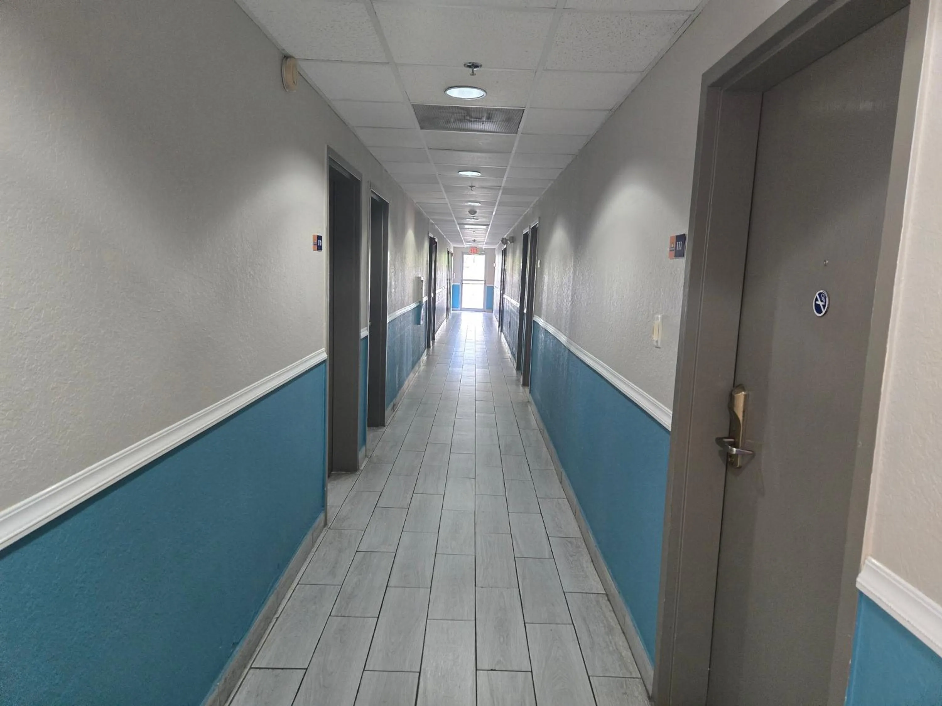 Days Inn & Suites by Wyndham Tampa/Raymond James Stadium