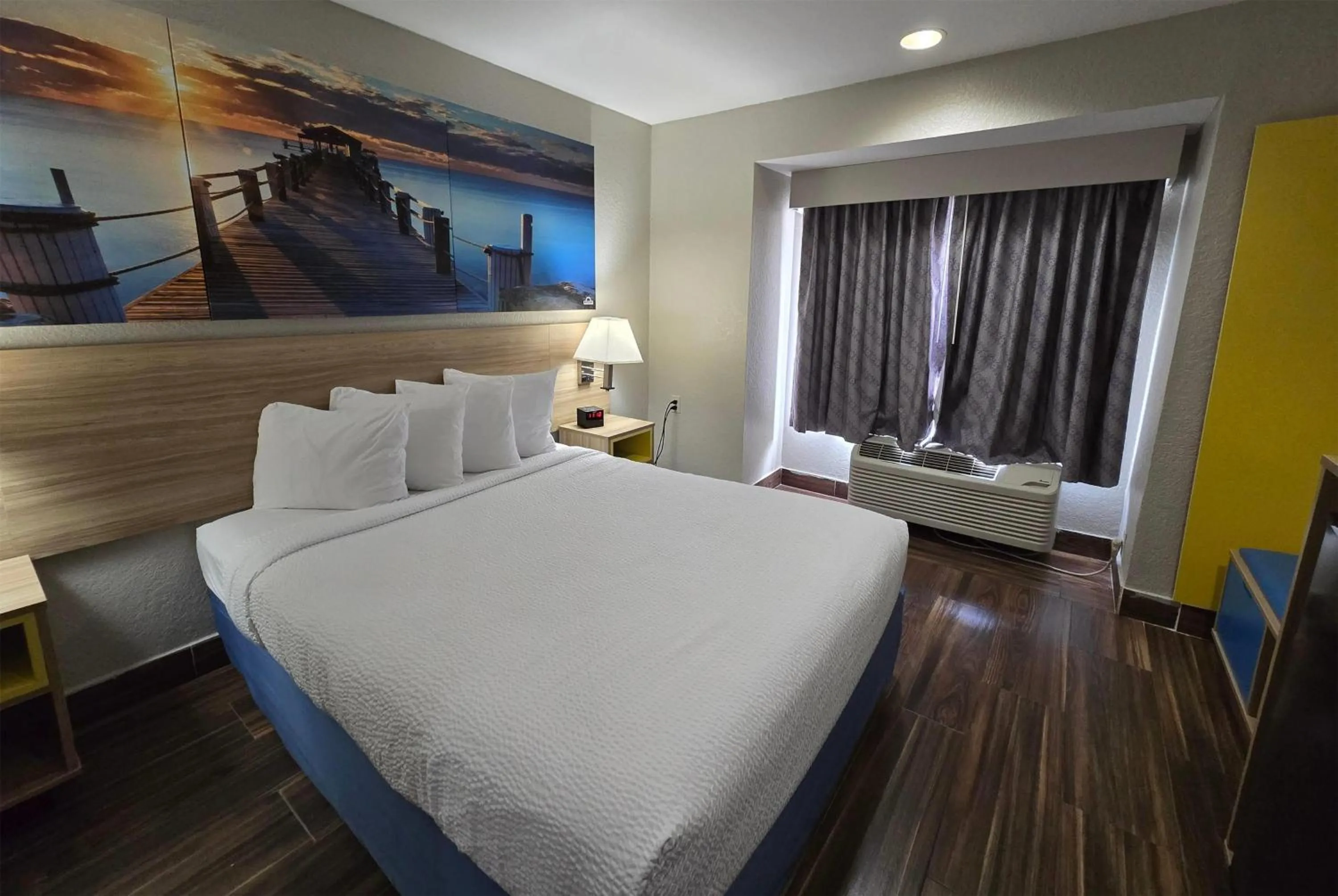 Photo of the whole room, Bed in Days Inn & Suites by Wyndham Tampa/Raymond James Stadium