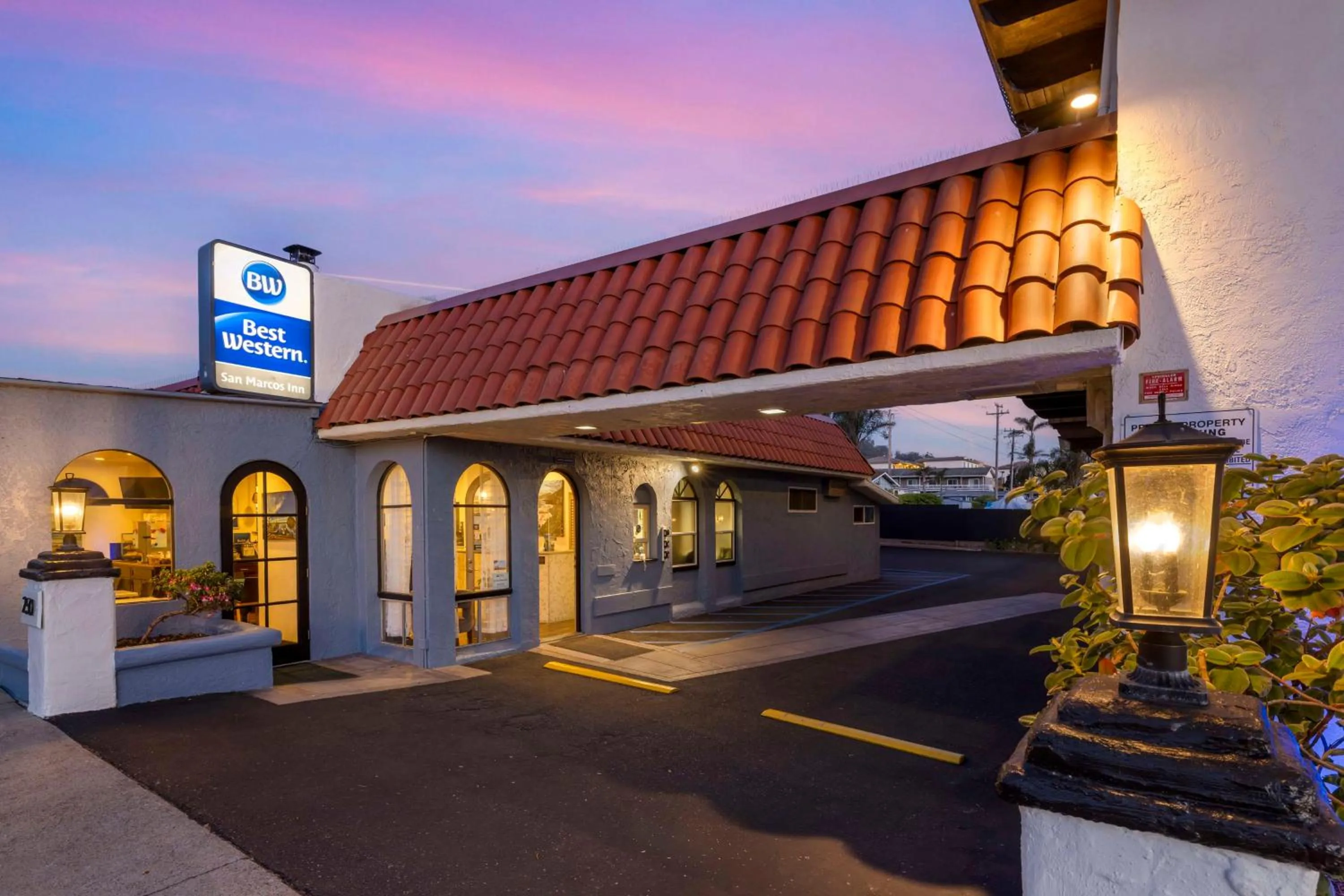 Property building in Best Western San Marcos Inn