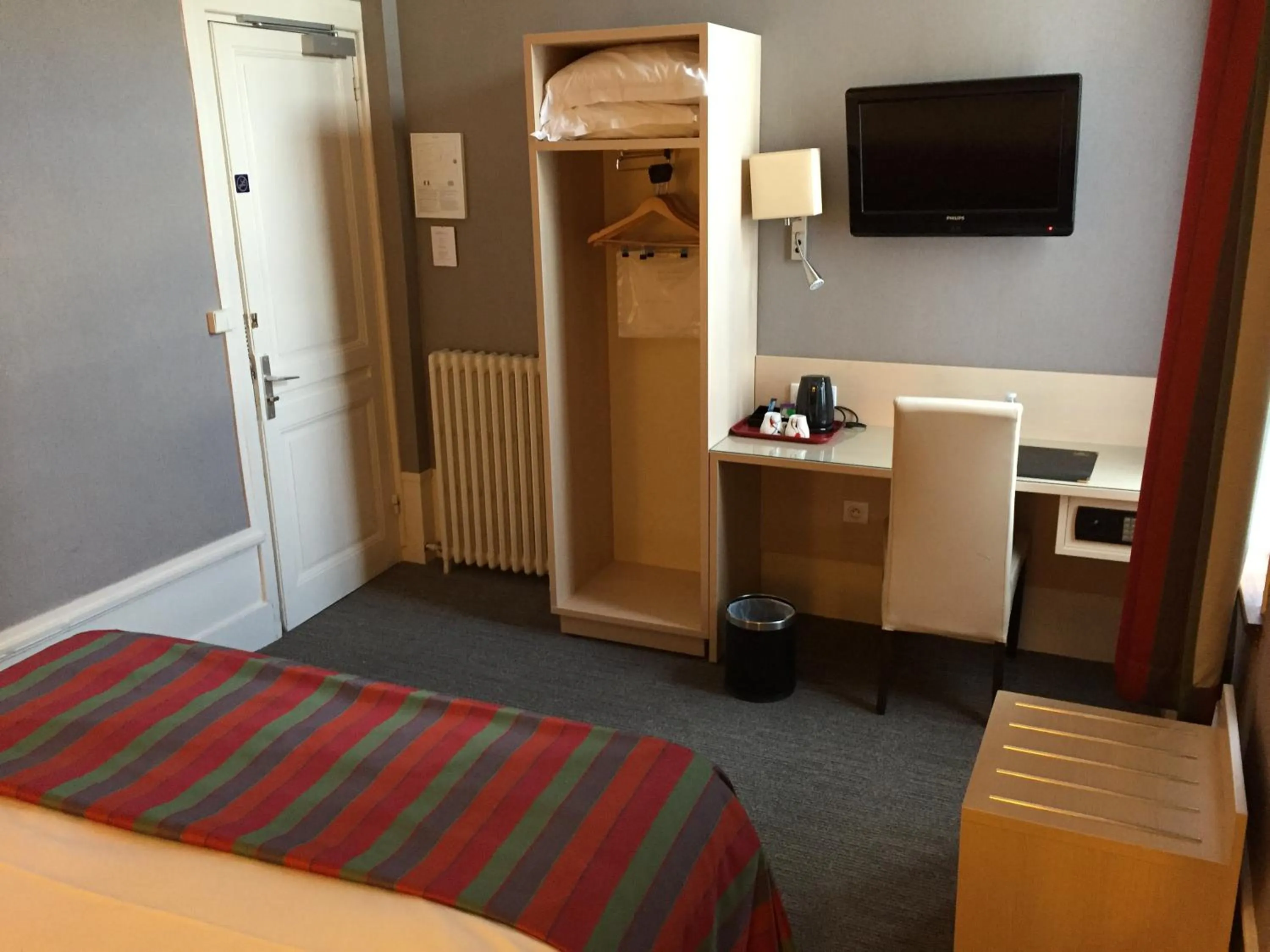 Photo of the whole room, Bed in Grand Hotel de L'Univers