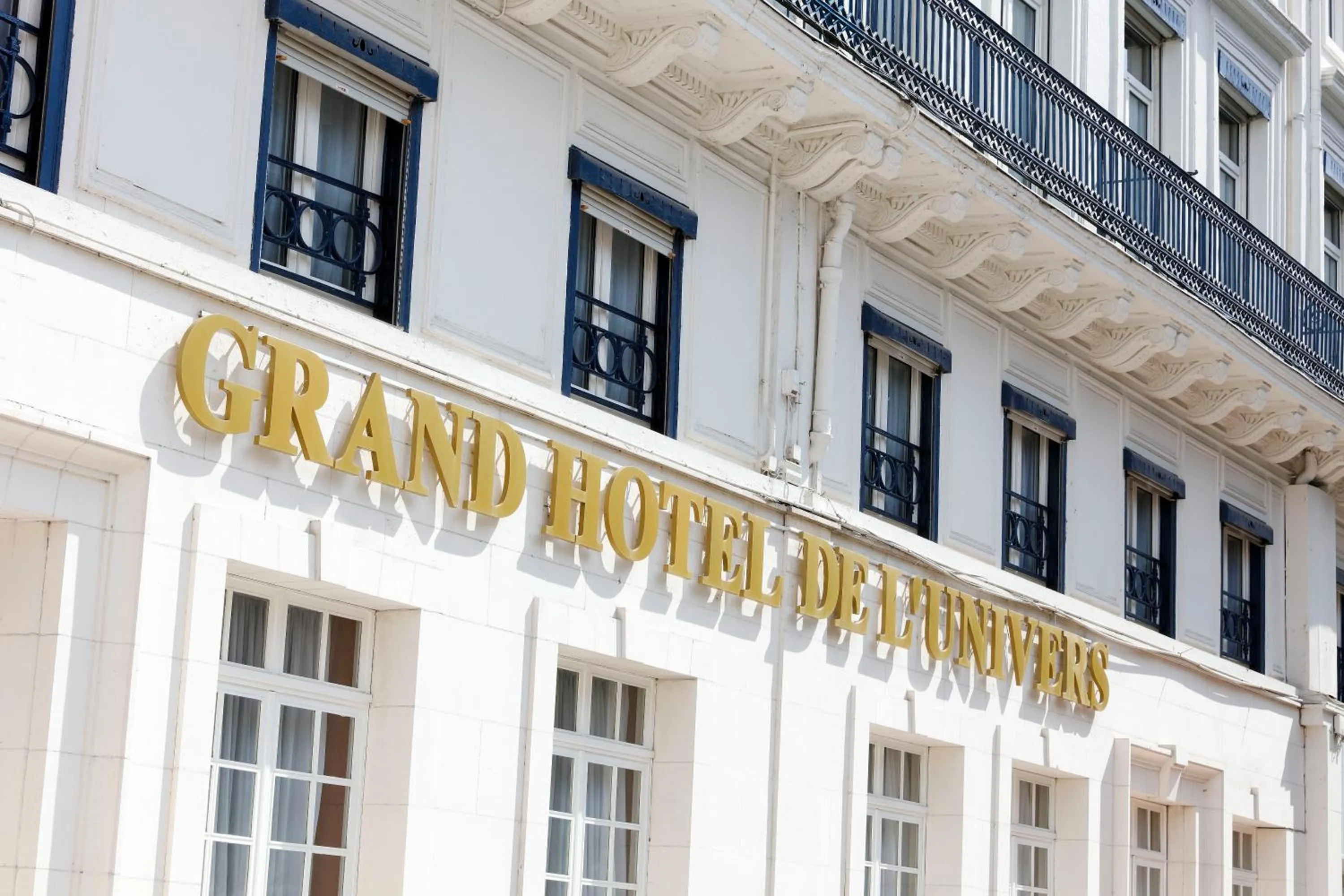 Facade/entrance in Grand Hotel de L'Univers