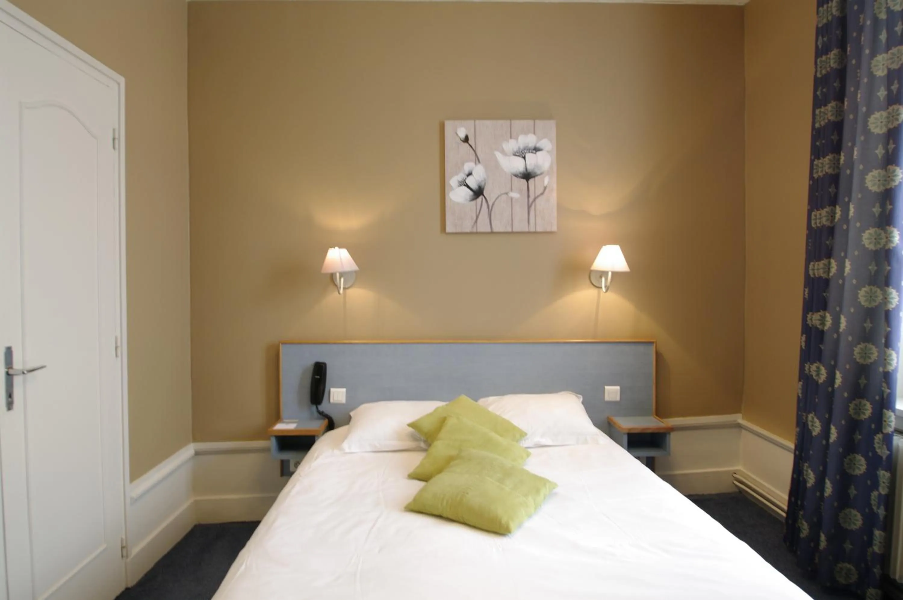 Bed in Grand Hotel de L'Univers