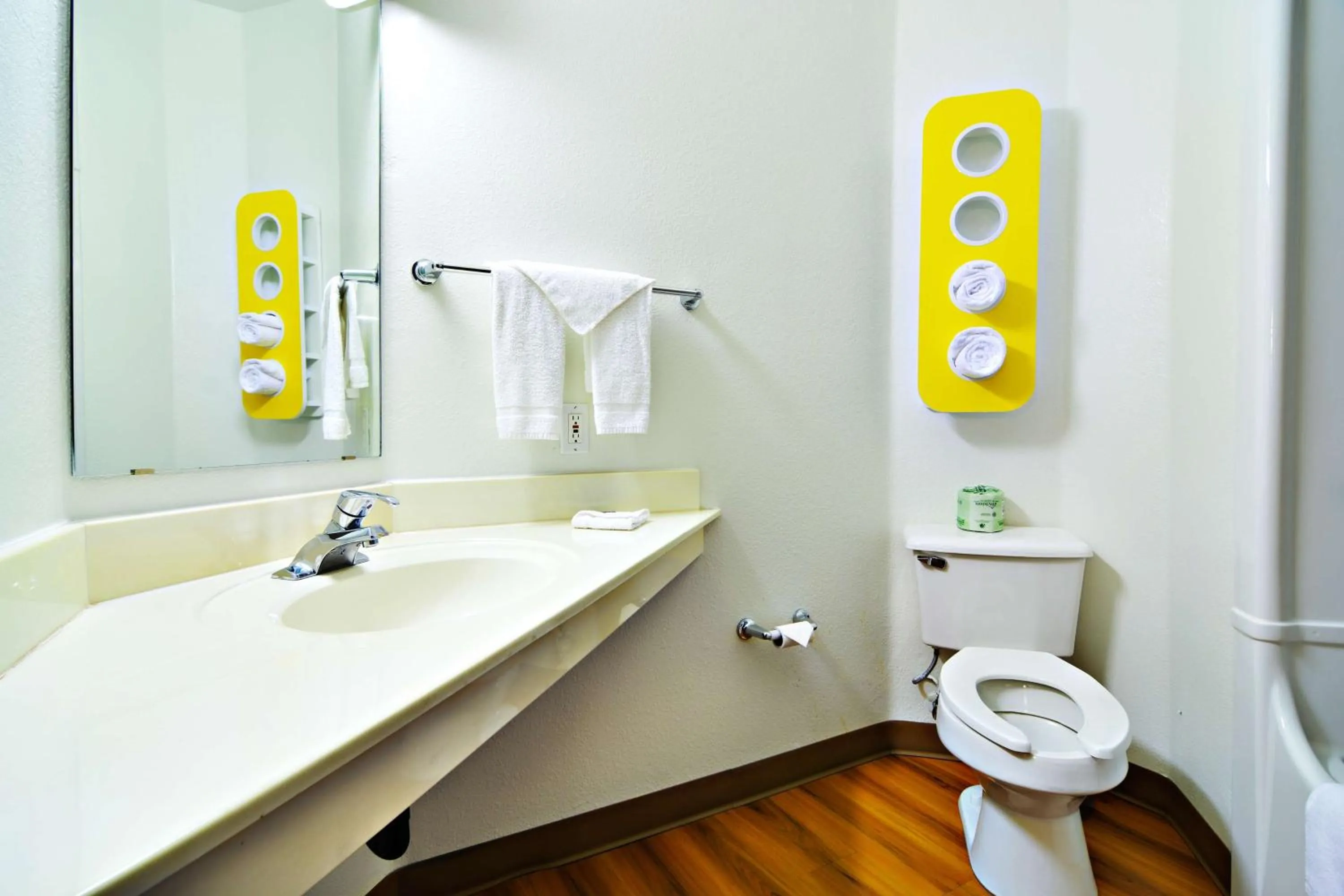 Photo of the whole room in Motel 6-Benson, AZ