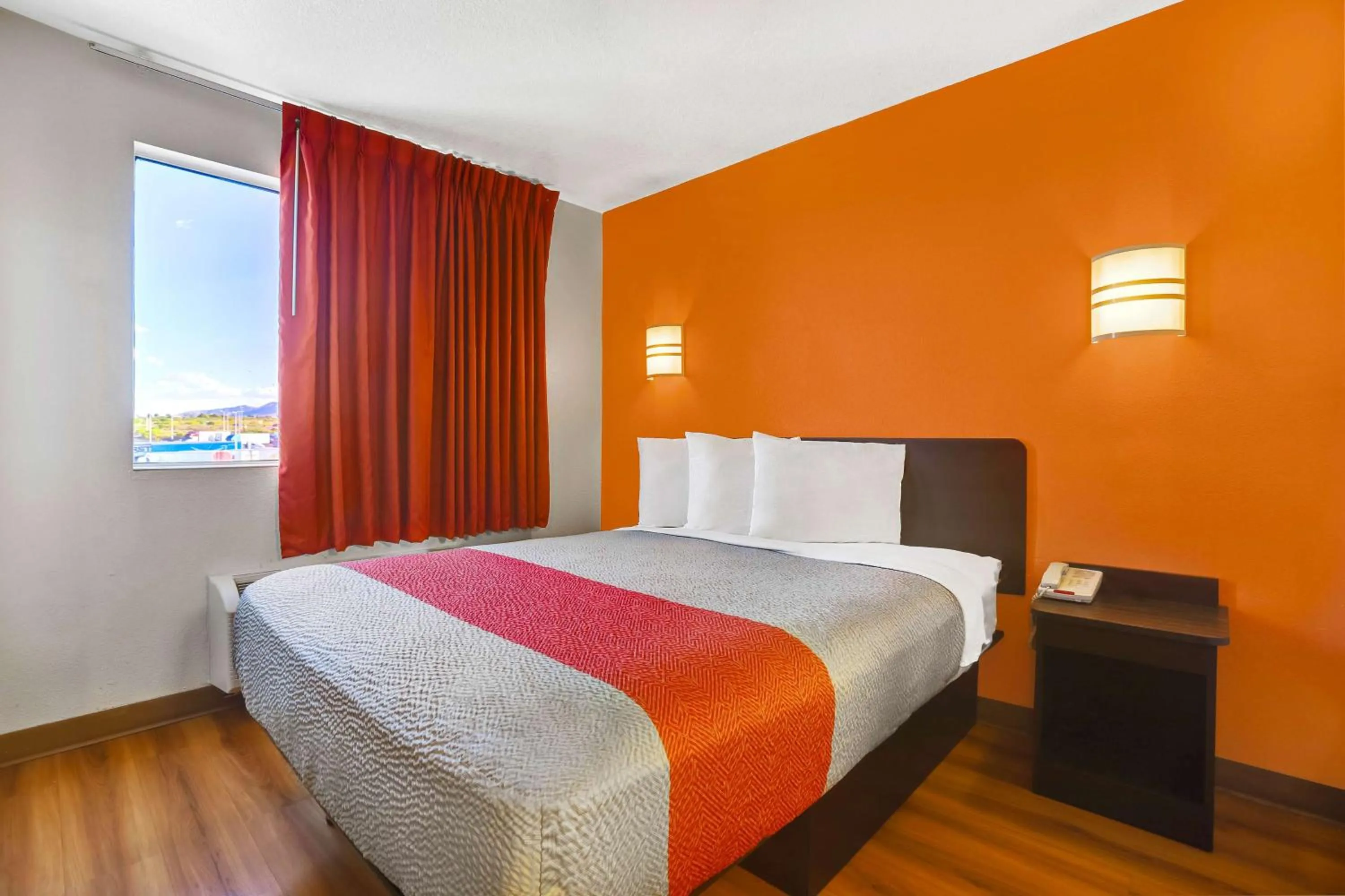 Photo of the whole room, Bed in Motel 6-Benson, AZ