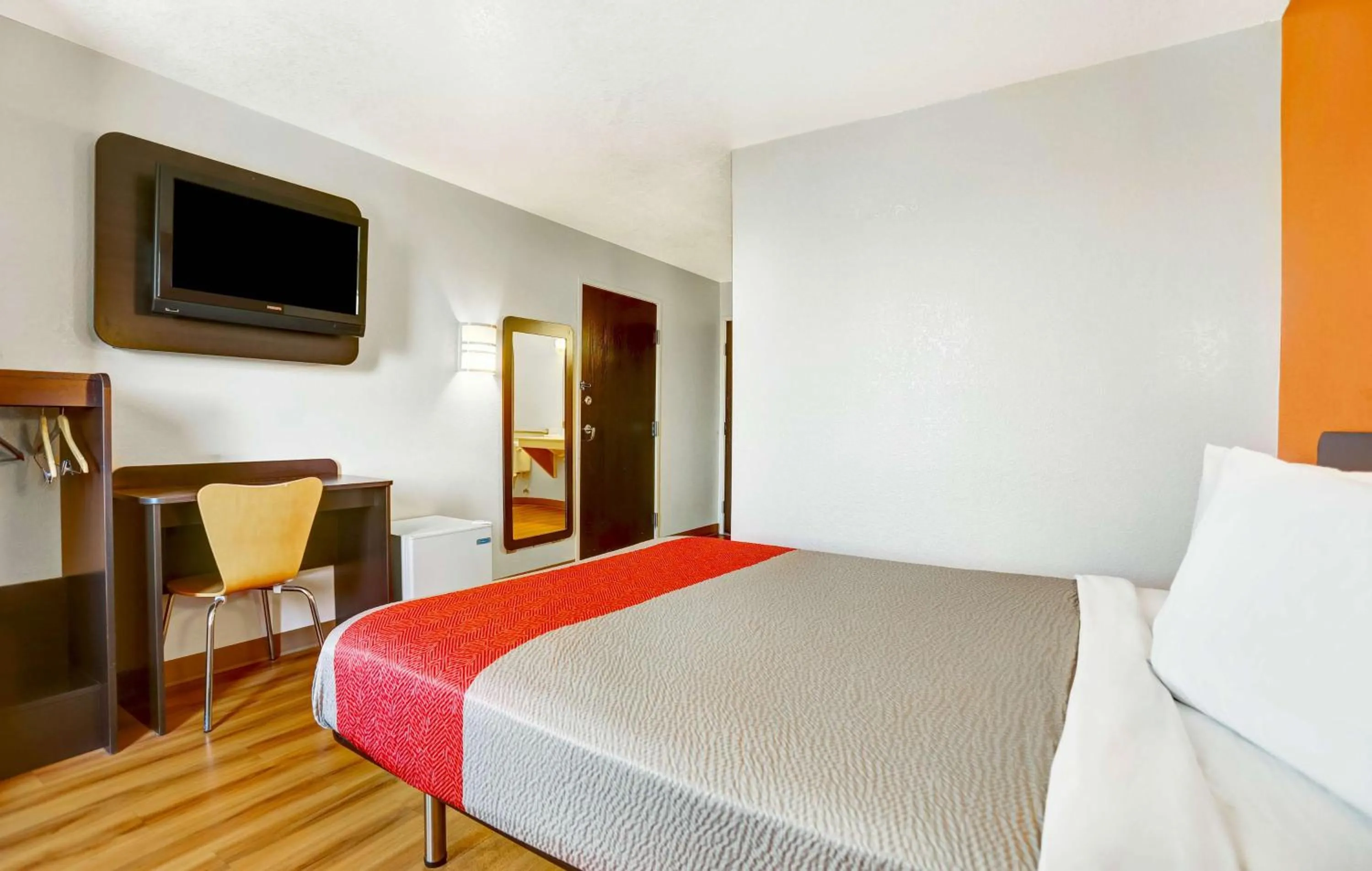 Photo of the whole room, Bed in Motel 6-Benson, AZ