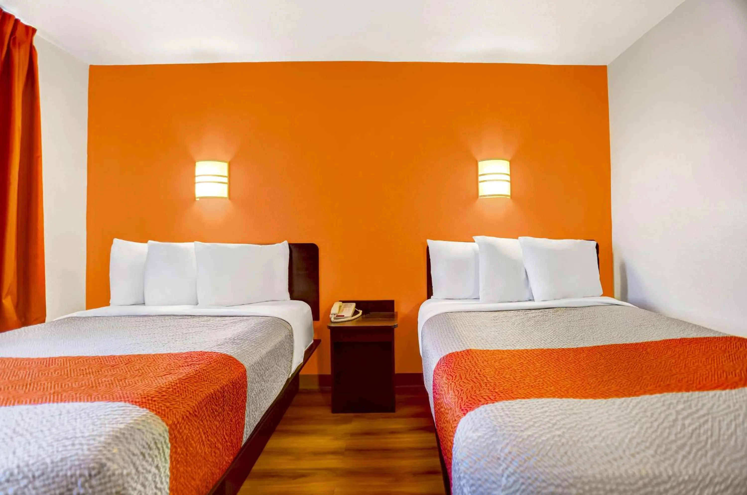 Photo of the whole room, Bed in Motel 6-Benson, AZ