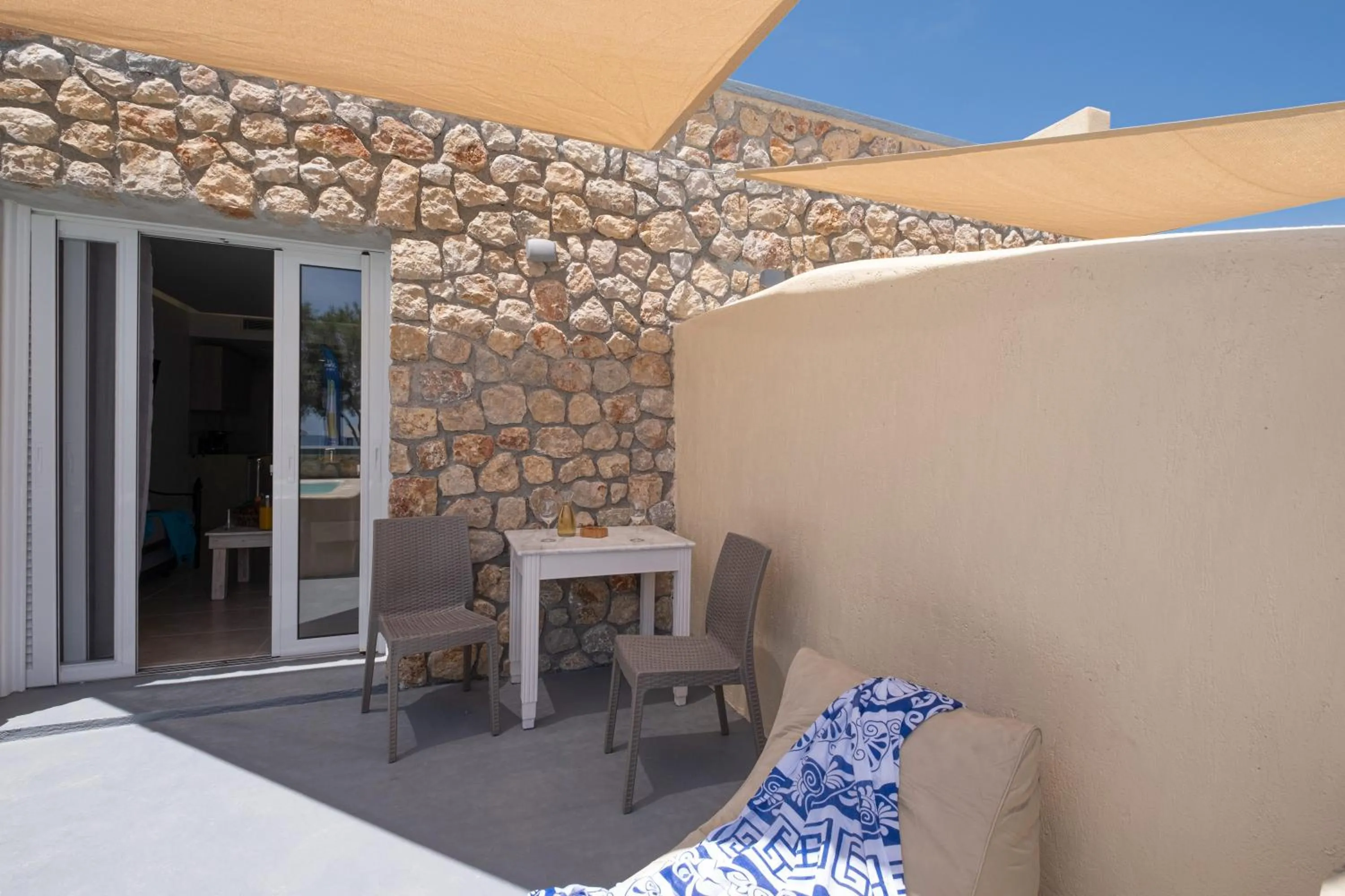 Cyclops Beach Apartments