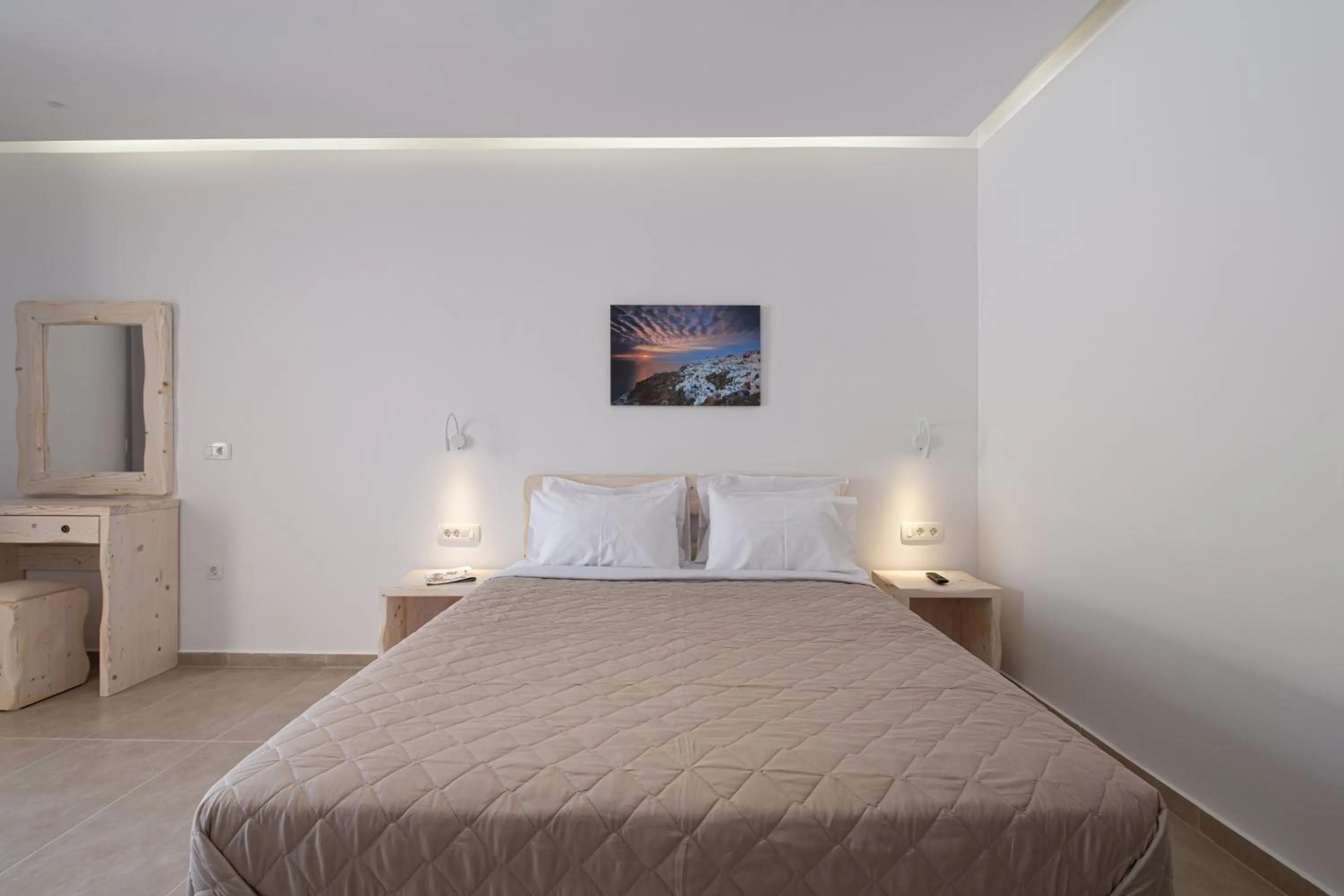 Bed in Cyclops Beach Apartments