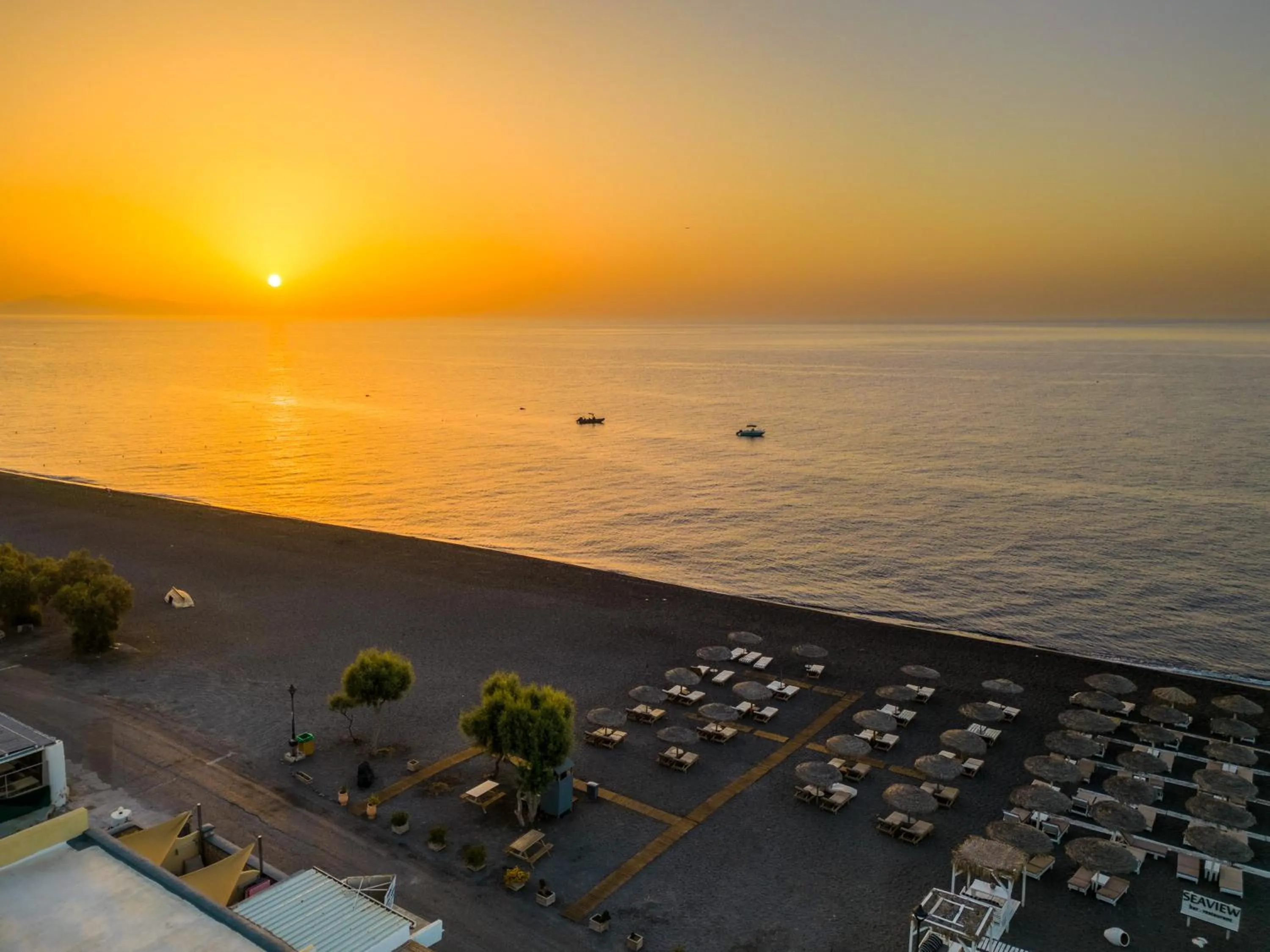 Day in Cyclops Beach Apartments